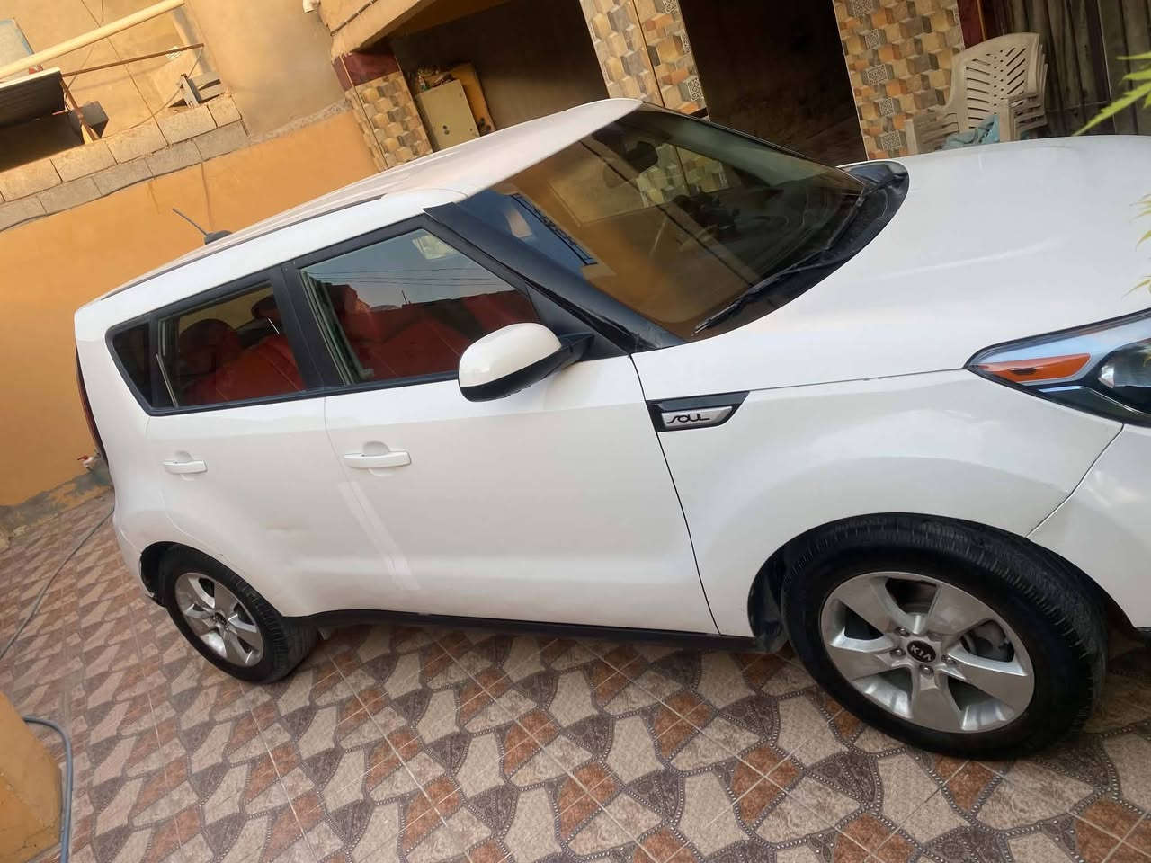 كيا صول موديل 19وارد امريكي حادثه كلش بسيط جامرلغ امامي بدون دواخل مطلقا سيارة نظيفه ومامتعوبة رقم دولي بغداد سنويه وهزة فبل يومين سويتهم جديدماشيه 74  الف ميل محرك وكير وصدر وتبريد وتخم تاير كله جديد السعر 107وبيه مجال للاتصال على الرقم ***********استاذ محمد والسيارة موجودة في بعقوبة.

