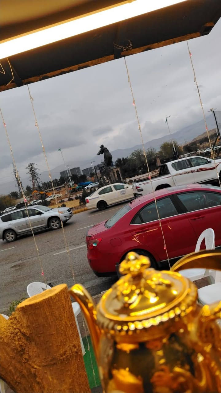 للبيع كشك كهوه وجاي جاهز من كولشي مكان فلكت مطعم داوه في سرجنال رقم صاحب الكشك اتصل لا تراسل ***********. واتساب فقط السعر 2 مليون
