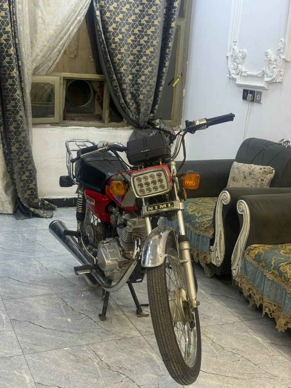 السلام عليكم دراجه ايراني لل بيع دراجه كفاله عامه ما بيه شي بس بيه نواقص قليله اله الدراجه غير شي ما بيه تضرب هندر وتطلع و الدراجه كلك بس تجي تاخذه من باب البيت واذا تريد مكاتبه هم عادي ودراجه نضيفه تضرب هندر وتطلع سعره 550 وبيه مجال لل طيبين مكاني بغداد الدوره وهاذ رقمي ***********

