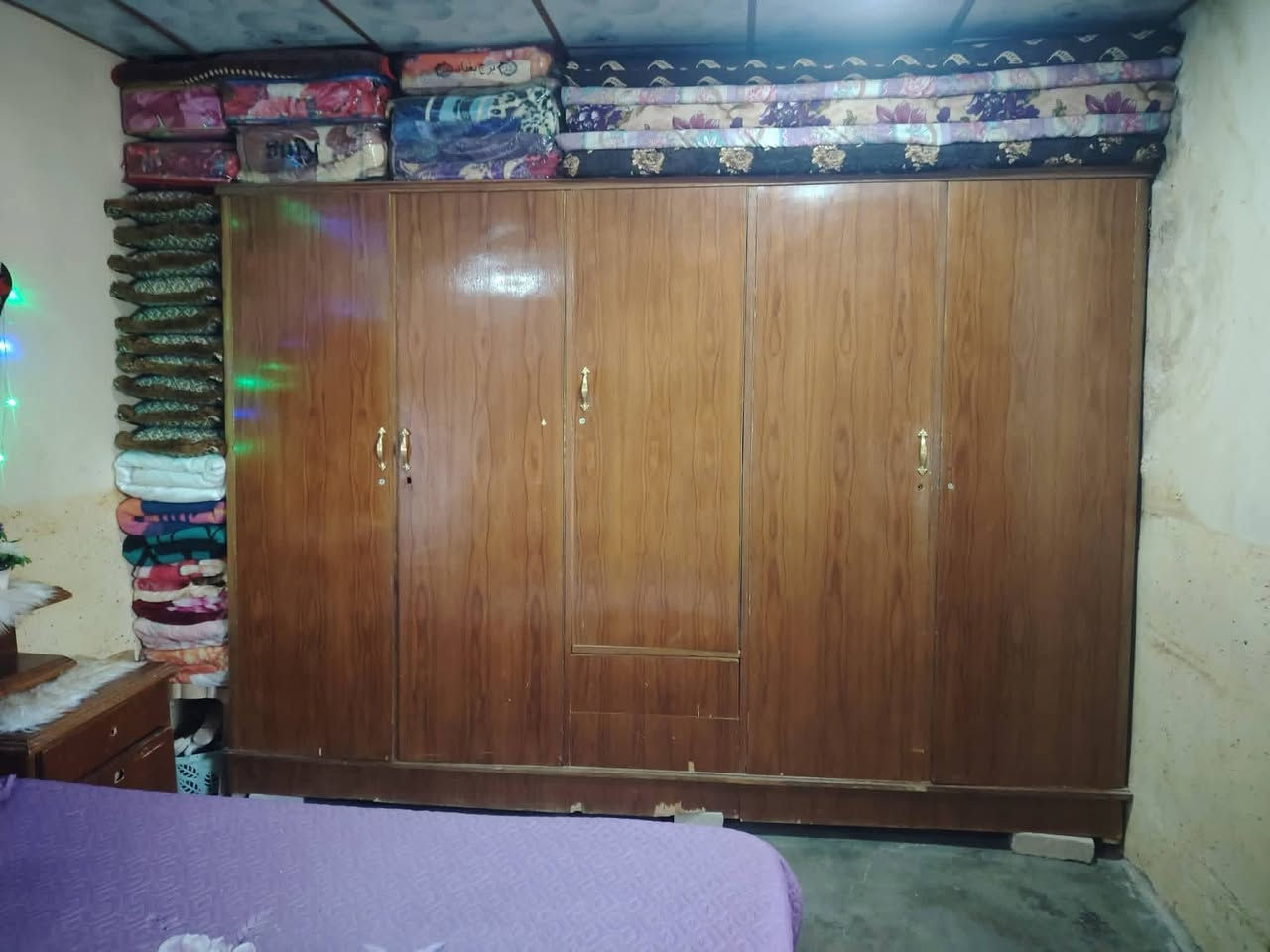 مُكلف بالنشر غرفة اخشاب صاج نظيفه حيل السعر 600 وبيهه مجال للگرايب
‏‪***********

