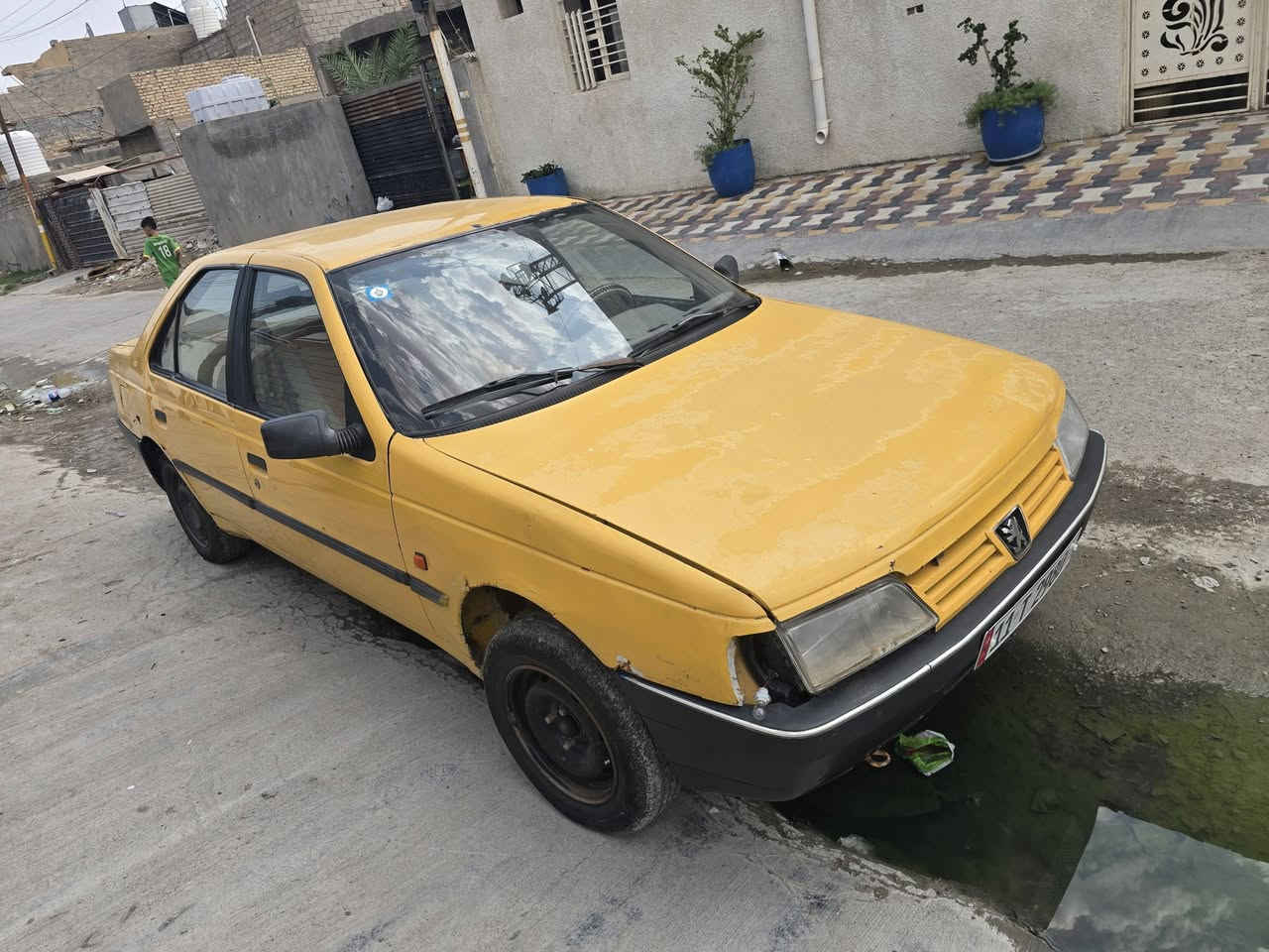 بيجو روا موديل2008
بأسمي رقم انكليزي 
كير ومحرك كامري ابو الچف 
التبريد بي ليك 
رايدها ب25 وبيها مجال 
***********
