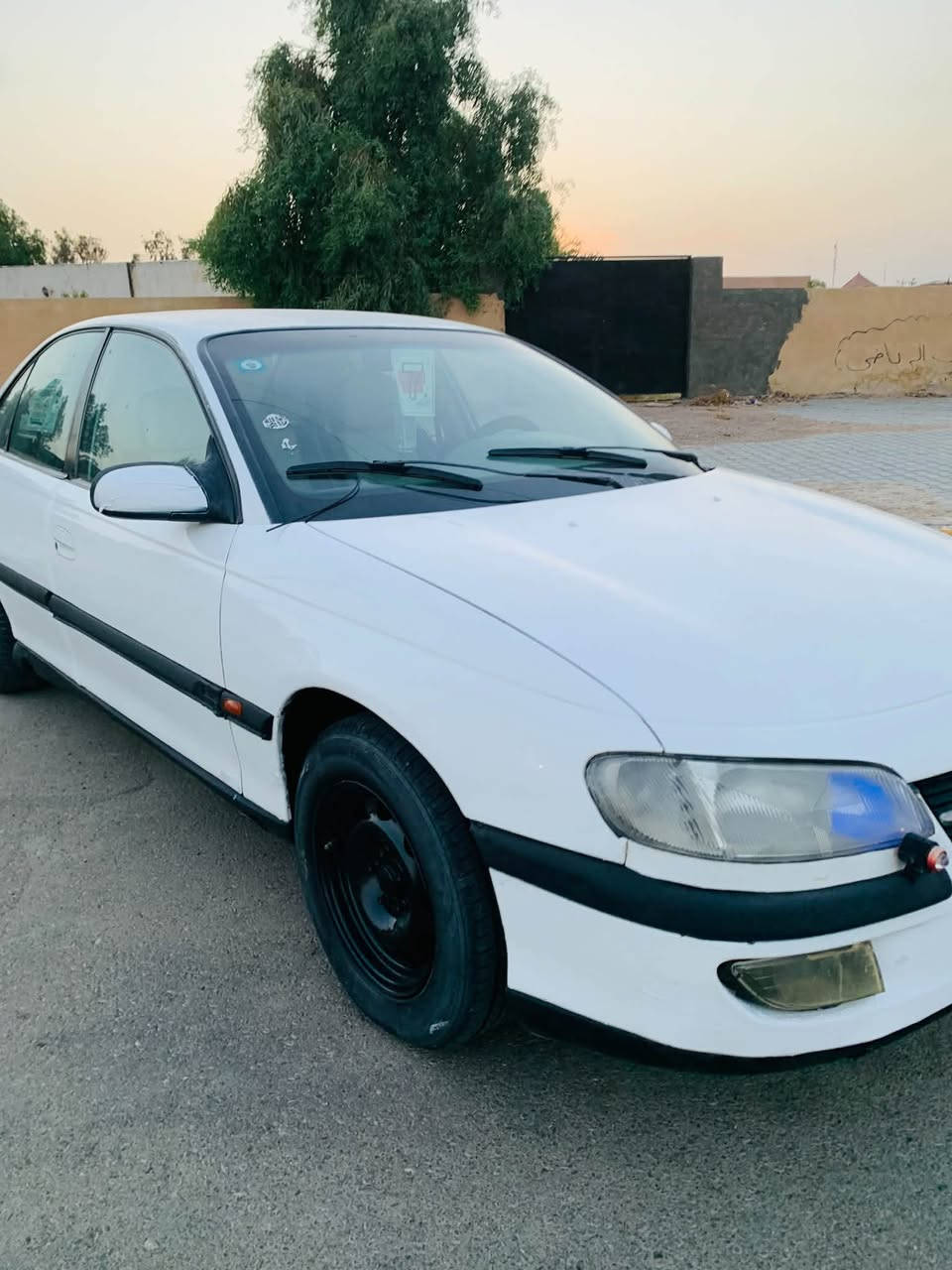 اوبل موديل 1994
كير ومحرك بطه ياباني مكفولات حاويه 

كهربائيات شغاله 

حداديه  وباتري وتخم تاير جدد

ويل عادي جديد مع كبات اوبل

رقم انكليزي كربلاء بسمي تحويل مباشر مشروع وطني 

دواخل نضيفه 

سياره نضيفه ومرتبه 

السعر 39 وبي مجال 

العنوان واسط الكوت 

***********
