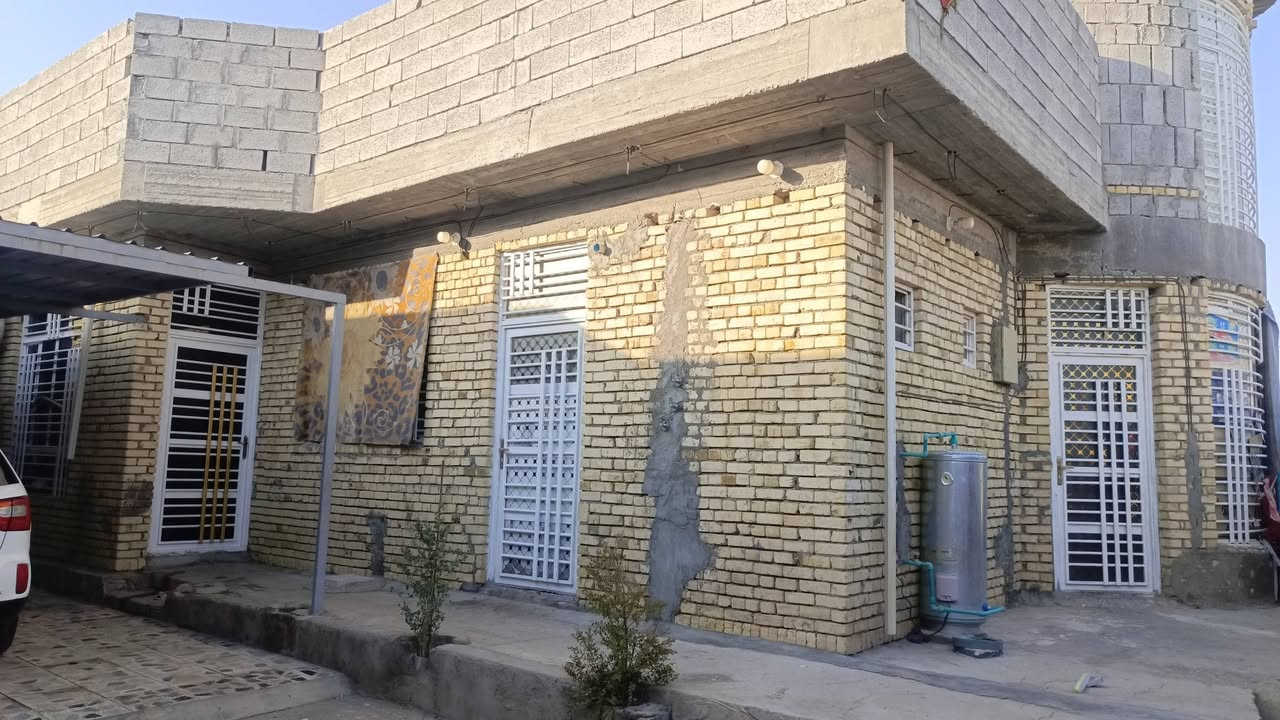 بيت للبيع مساحه 300 غرفتين وصاله ومطبخ واستقبال 
وصحيات داخليه وخارجيه الموقع حي المنتظر الأولى قرب جامع وحسينية المنتظر، باقي التفاصيل الاتصال على الرقم 
‏‪***********‬‏
***********
