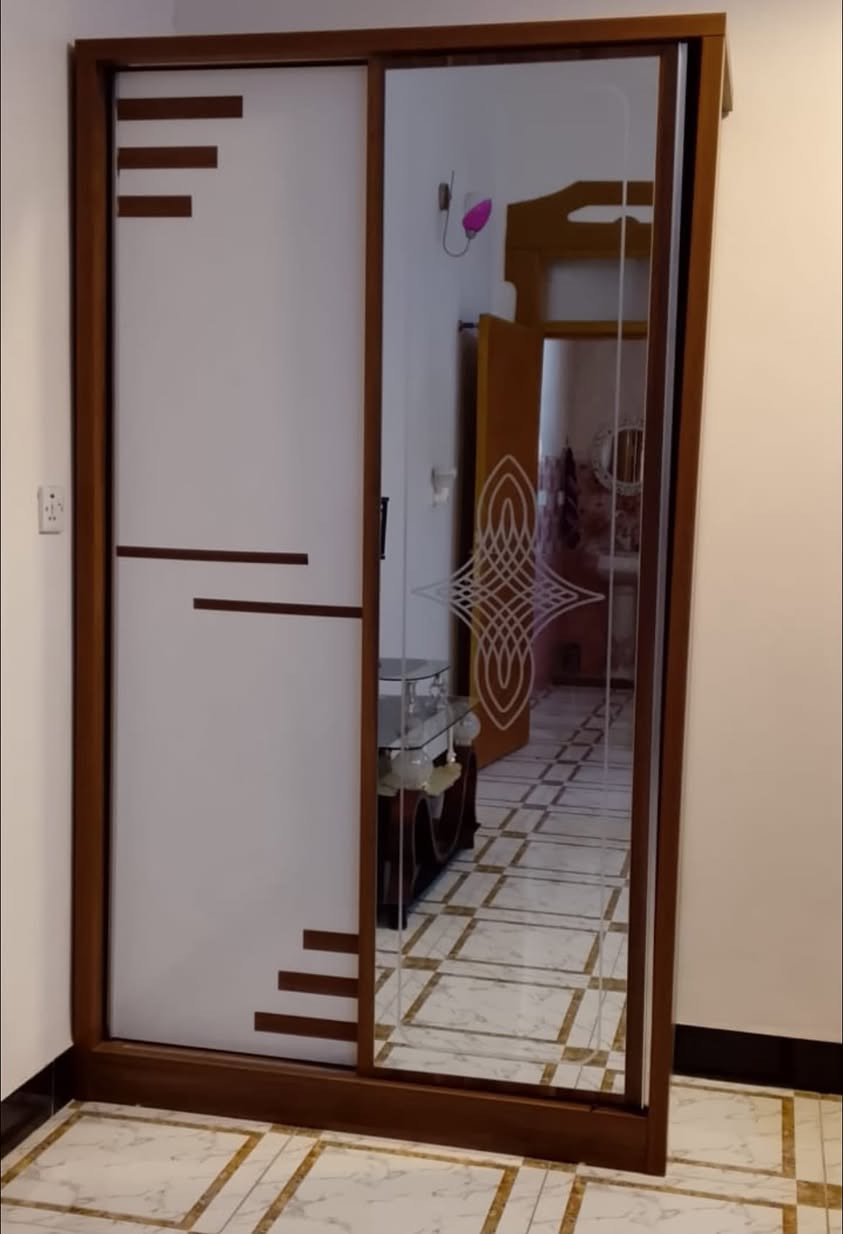 سلام عليكم
كنتور 2باب نضيف 175

وجربايه 50

***********
