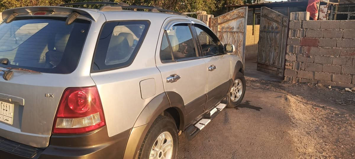 سورنتو موديل 2005سياره فول مواصفات فور ويل وفتحت سقف تبريد ثلج بيع او مراوس بخصوصي سعر60 مكان ميسان ***********
