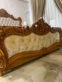 سرير • غرفة خشب • بيه مجال