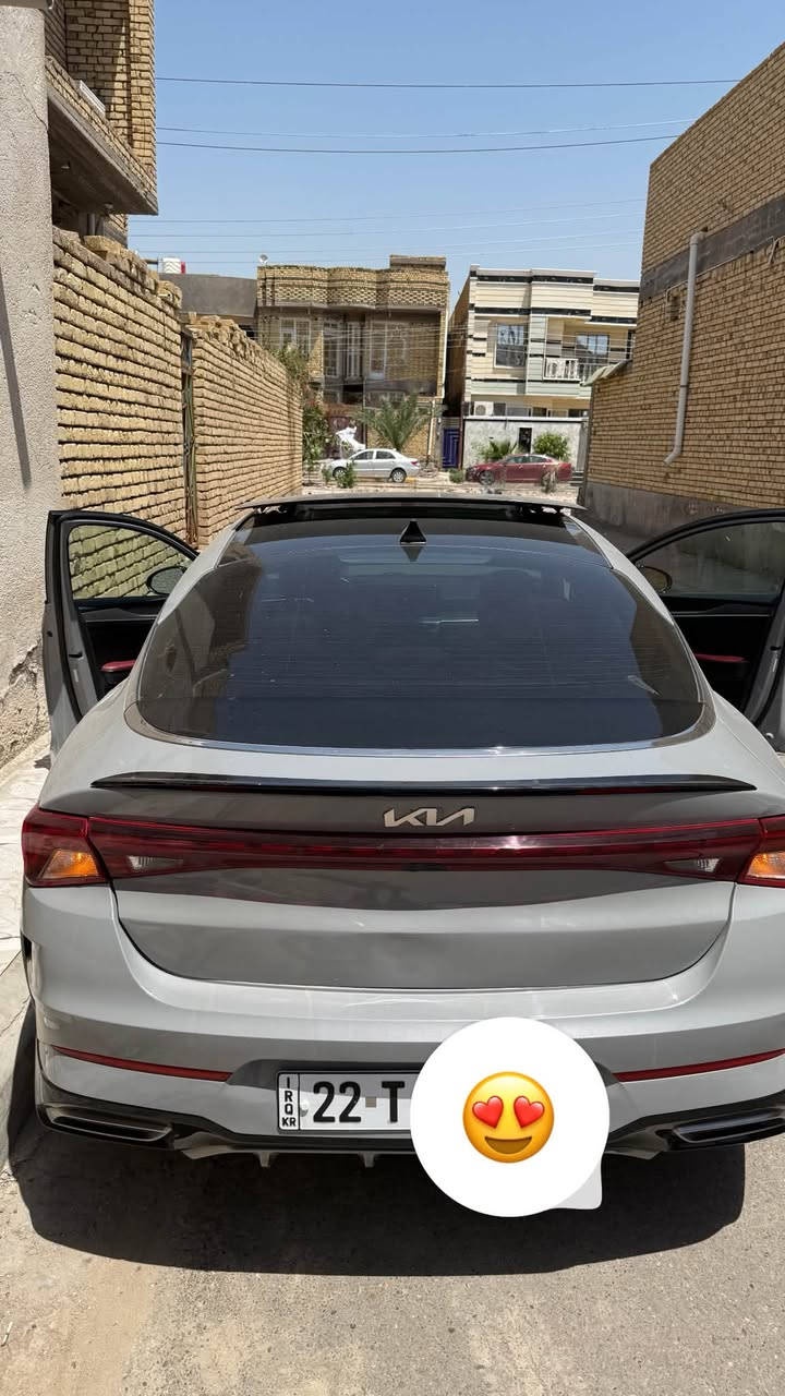 🚗 للبيع كيا K5 موديل 2023 - فئة GT-Line  
لون الاسمنتي المميز 
ماشيه (65 km) 

( حادثها خلفي جنطه وراجعها نفسها ) وبقيه التفاصيل ب 
السونار وي الصور  

✨ المواصفات:  
-فول الفول ع الاخير 
- محرك قوي وناعم. ( 1.6 ) تيربو  ( افوللها كله محسن ماشايفه العادي 
)  
- قير أوتوماتيك  
- فتحة سقف بانوراما 🌞  
- شاشه وسطية كبيرة + نظام معلومات متطور  
- كاميرا خلفية + حساسات أمامي وخلفي  
- مثبت سرعة + تحكم بالدركسون  
- بصمة تشغيل (تشغيل بدون مفتاح)  
- إضاءة LED أمامية وخلفية  
- جنوط رياضية  
- مرايا كهربائية + طي كهربائي  
- داخلية جلد احمر 
-كشنات كهربائيه 
-كشنات تدفئه تبريد 
‏-AUTO HOLD
‏-DRIVE MODE
- رقمها اربيل 
-نقطه عمياء ب المري + اشاير ب المري 
-لايتات اماي زنون 4 عدسات مو 3 
- 
- بعد بيها مواصفات هواي لان السياره فول مواصفات للاخير 

🛡️ الأمان:  
- نظام مانع انزلاق  
- ABS + ESP  
- وسائد هوائية  
- نظام ثبات  

📌 الحالة:  
 
السياره. خير من الله مصروف عليها ماتحتاج شي 

📍 الموقع: الناصرية  

متواجد واتساب (. 170 $) 

***********
