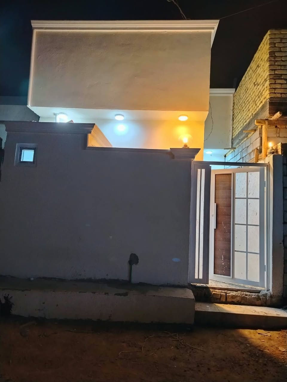 دار 65متر طابو زراعي شارع المطار الجديد شارع علكم بناء بلوك السقف صب كونكريت الساس تجعيب طابوك يحتوي على غرفه وصاله ومطبخ وصحيات داخليه وخارجيه وستقبال البيت كله جمسبور السعر 24وبي مجال البيت فارغ تستلم مفتاح مباشر خط مواده وطني انترنيت ضوئي بي كامل للاستفسار زورو مكتب الغريري ركن شارع حاتم الخير 
الرقم ***********
