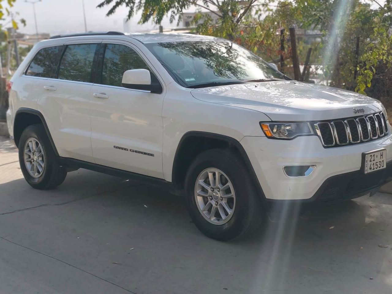 Jeep Laredo 4x4 2019
سڵاوتان لێبێت هاوریان جێب لاریدۆ دەبل ئەکسل
بەس ماشاڵلەی ئەویت 
کلینە هیچی پێوە نیە
زۆر پاکو جوان ماوەتەوە بێ مەسرەف
گێر و مەکینە و دارو بەرد بەشەرت
لە سلێمانیە سەیارەکە
گۆرینەوەمان نیە
سعری ٢٤٠ گەلا و معامەلەیەکی برایەنە

***********
