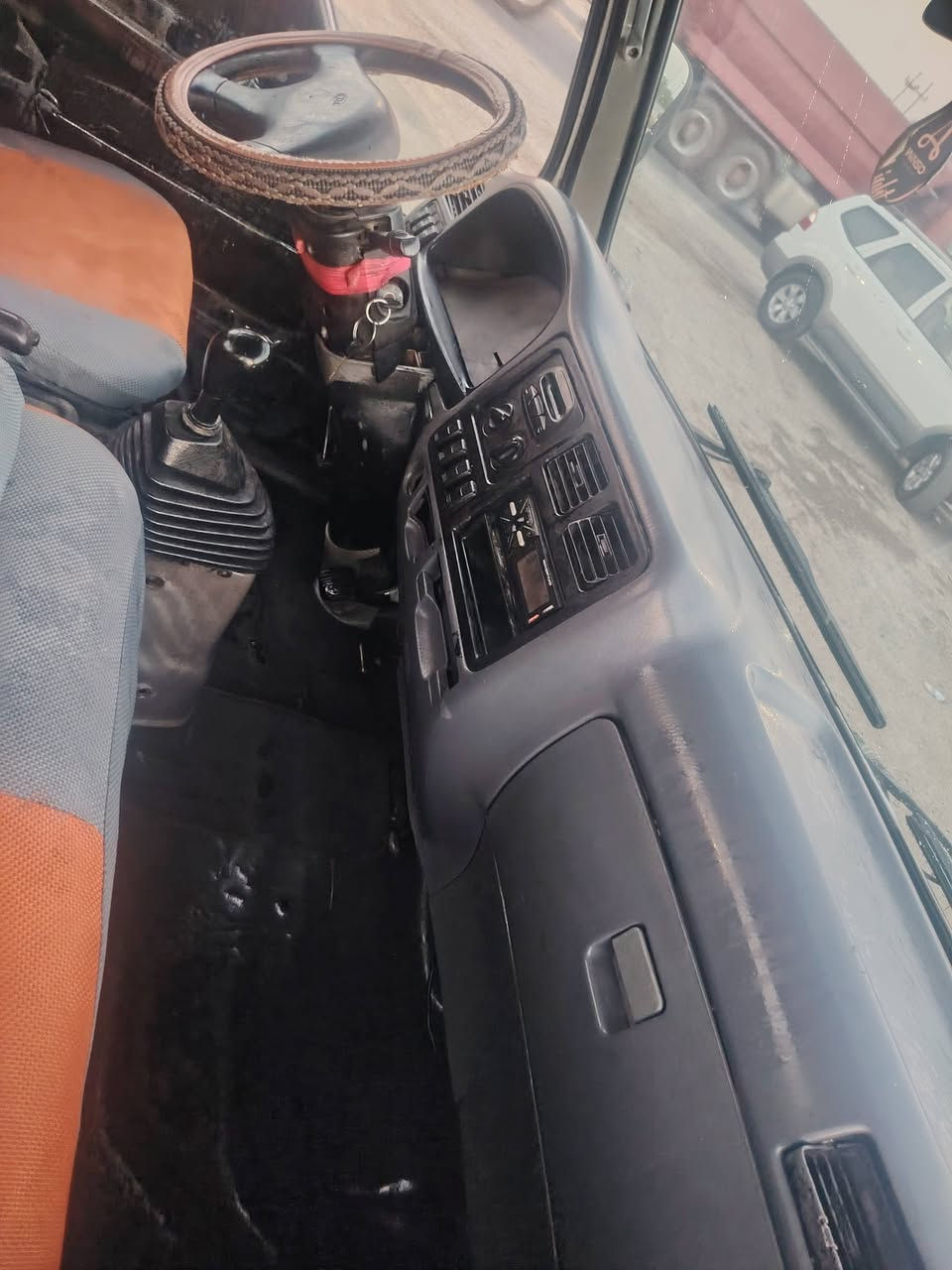 سلام عليكم كيه فونتيرا معروضه للبيع رقم بغداد موديل 2000 سنويه ل 28 تحويل مباشر قماره وربع سبعه جنكال مكينه وكير جدد تخم تاير سياره جاهزه ما نقصها اي شي عنوان سياره واسط سعر سياره 50 بيها مجال شي بسيط رقم صاحب سياره موجود يمك *********** //// ***********

