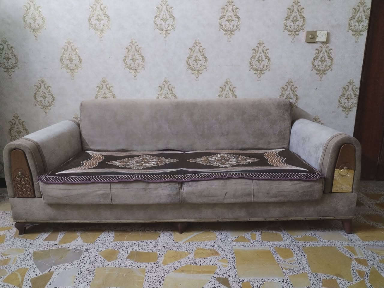 تخم تركي ٨ مقاعد سرير قلاب نضيف
٢٧٥ بي محال
***********
