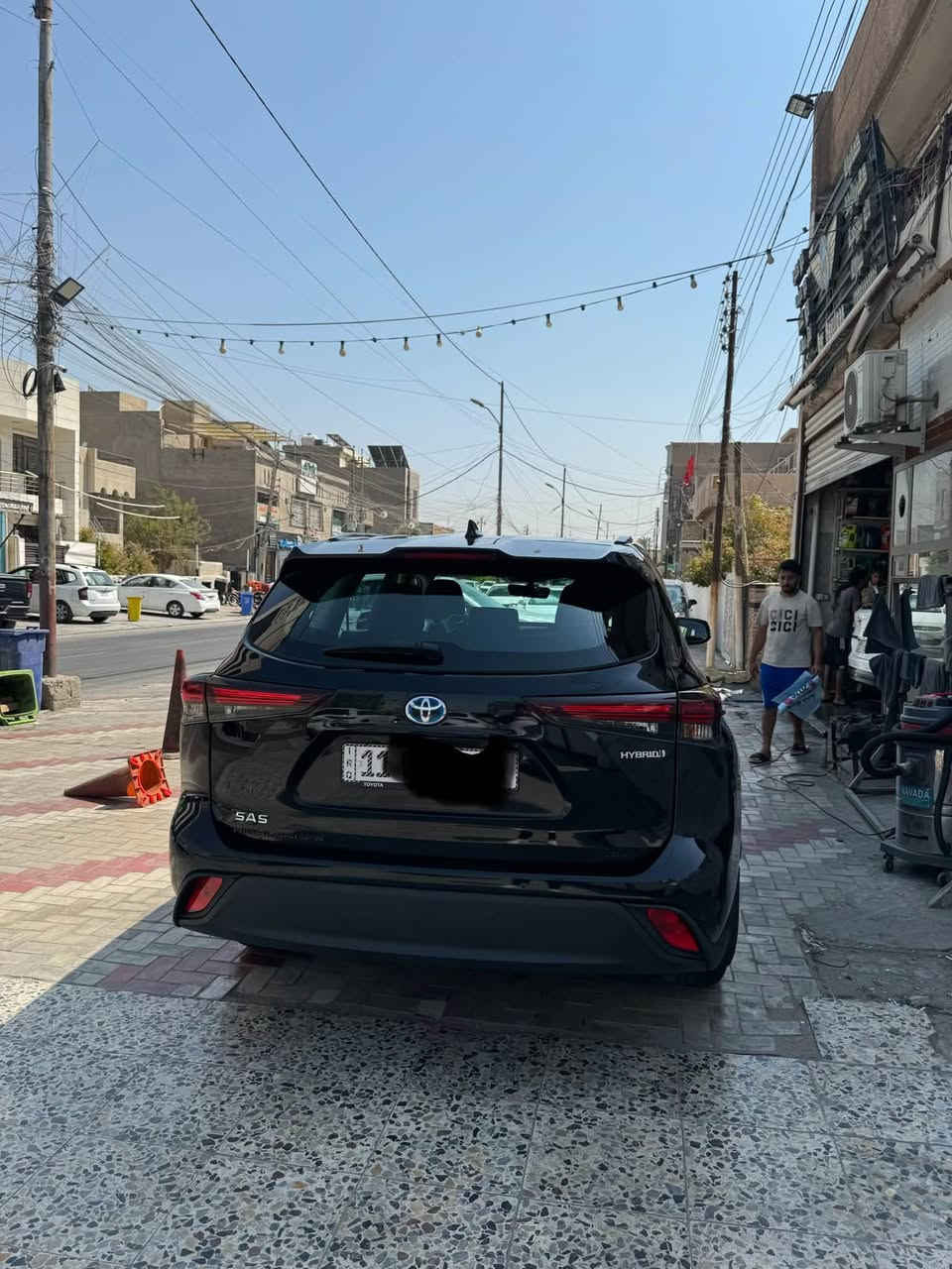 تحية طيبة
هايلندر موديل ٢٤ GLEام الضمان شركه 
ساز مواصفات معروفه جلد لونين.بصمه دخول ذكي دوسات بلاديه جنطه كهرباء كامره خلفيه حساسات امامي خلفي سياره جديده اخت الزيرو صيانه كله بالشركه مجاني ماشيه ١٦ الف حقيقي  السياره 
رقم بغداد بسمي مداور ثاني يوم
مكاني بغداد .
السياره صار بيها حادث البارحه مثل مموضح بالصور ابيع على وضعها 
للاستفسار 
***********
