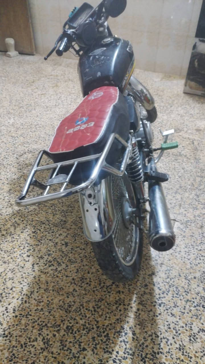 دراجه للبيع سعرها من الاخير 300 جاهزه برغي متحط عليها بس كلجات ضعيفه بس شغالات للتواصل ***********:::*********** تكريت حي القادسية
