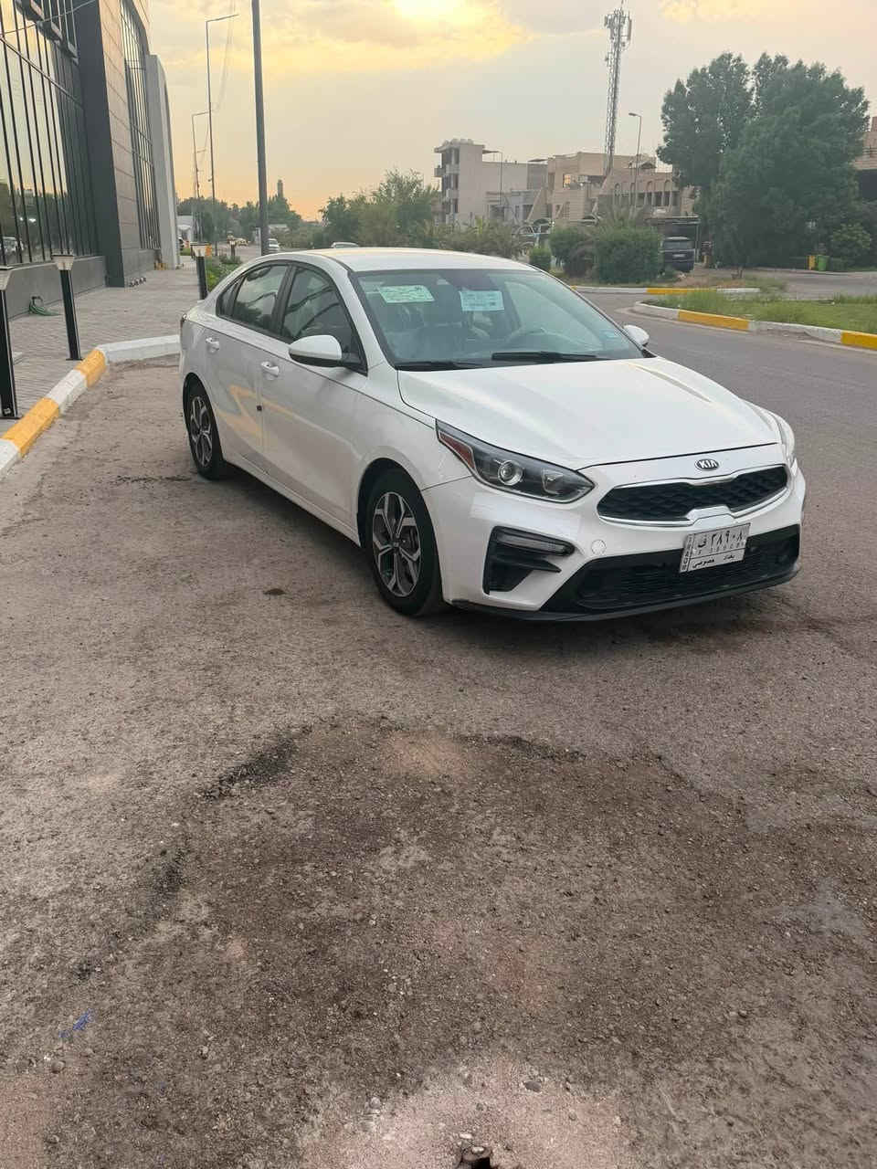 السلام عليكم عندي كيا فورتي للبيع موديل ٢٠١٩ رقم بغداد شرط التحويل وراد أمريكي بدون تبديل بدون صبغ فقط دعامية وبل دوسة الباقي بدون صبغ مكينة ٢٠٠ دوش كير أي تي منضومة تبريد جديد صدر امامي خلفي سيارة جاهزة ع آخر حباية صور الحادث مرفقة ول سونار مرفق لاستفسار *********** عنوان بغداد السعر ١١٣ وبيها مجال
