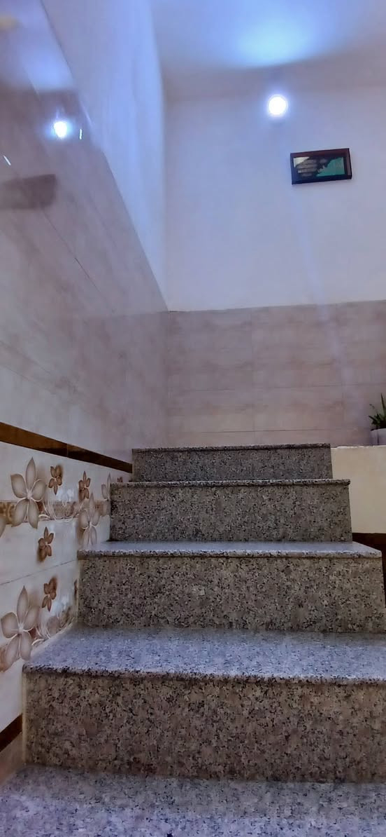 السلام عليكم بيت للبيع في منطقه السده قرب ابو نبأ المضمد المساحة ١٠٠ واجهه ٥ ونزال ٢٠ طابقين للاستفسار الاتصال ***********
