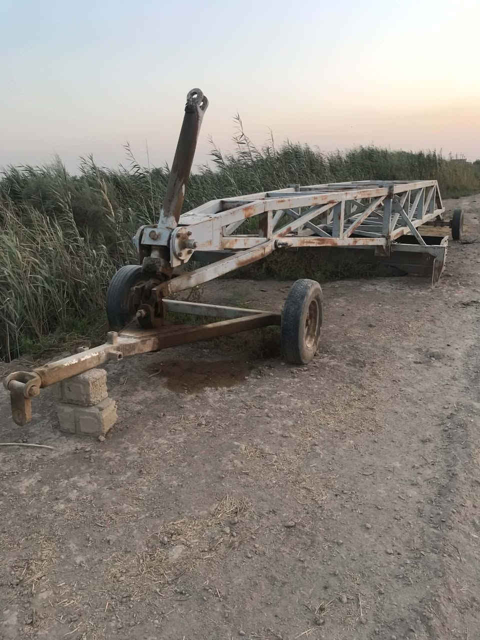 للبيع ترنبول أبو جسر، حالة نظيفة وجيدة جداً، مثل ما واضح بالصور. 

رقم الهاتف: ***********
نضيف جداً، مثل ما واضح بالصور.
✅ جسر قوي ومتين
✅ الشاصي مرتب
✅ الإطارات موجودة
✅ جاهز للعمل
✅ مناسب للأعمال الزراعية والسحب

ا
