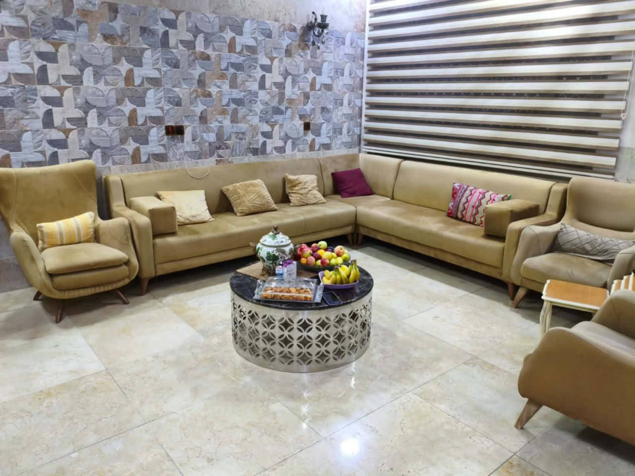 كورنر عشر مقاعد أخو الجديد مكان حي الجهاد سعره 400للتواصل واتساب***********
