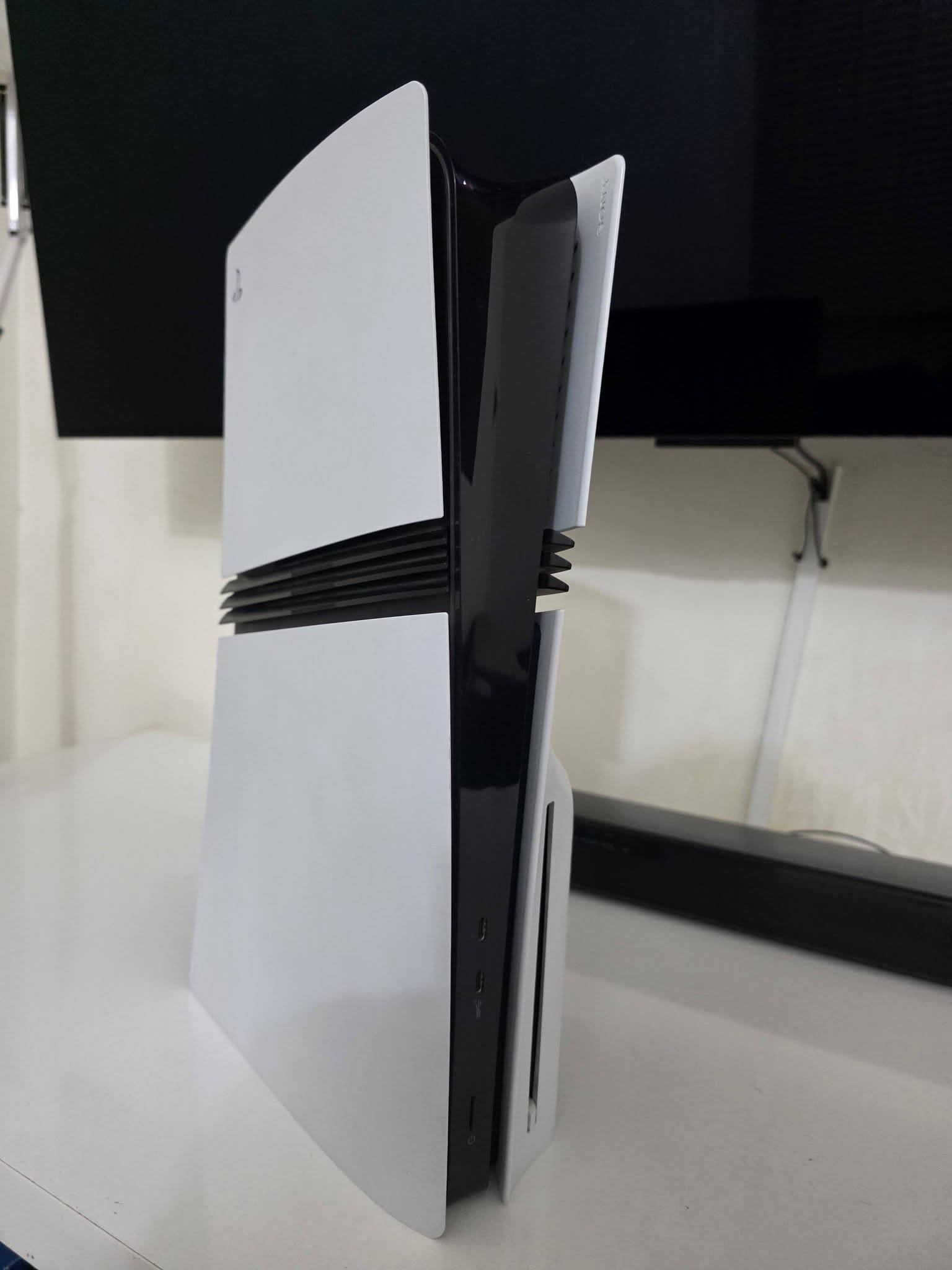 نجف • بلي 5 برو • شاشة LG C4 55