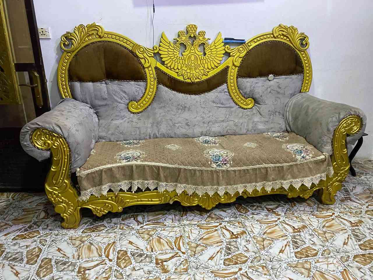 السلام عليكم زبائننا الكرام تخم ملكي ١٠ مقاعد للبيع السعر ٢٥٠ وبي مجال فقط قماش تعبان :***********
