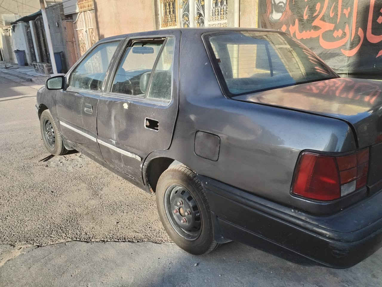هونداي اكسله موديل ٩٣ السعر ٢٥ وبي مجال مكاني بغداد الكماليه  رقم الهاتف ***********

