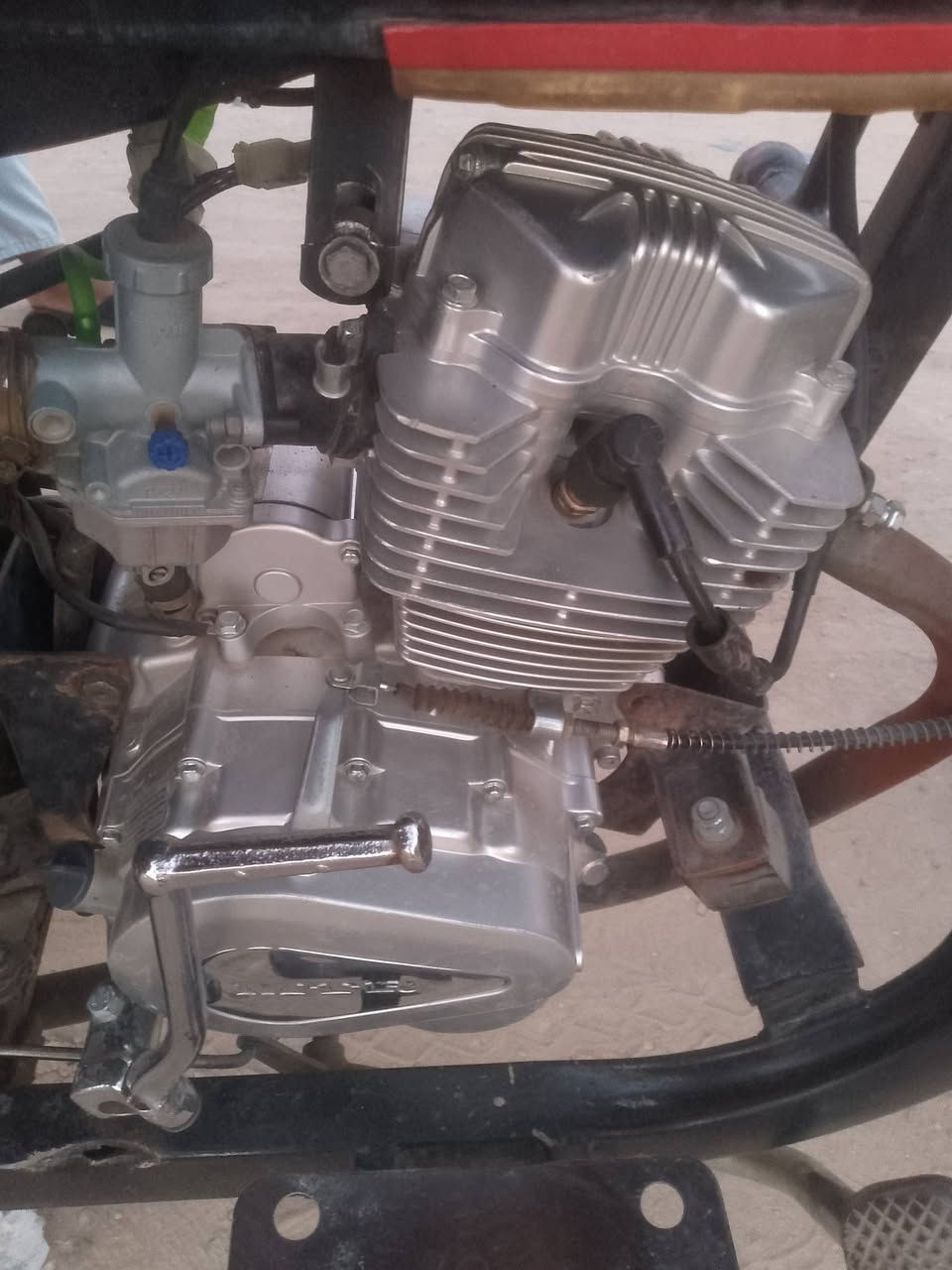 كلك بيه مكاتبه مال شارع سعر بواحد وميه وبيه مجال قليل وهاذه رقمي لمكان مشخاب *********** لمديل 22بيه مكينه 25بس شغل وطلع
