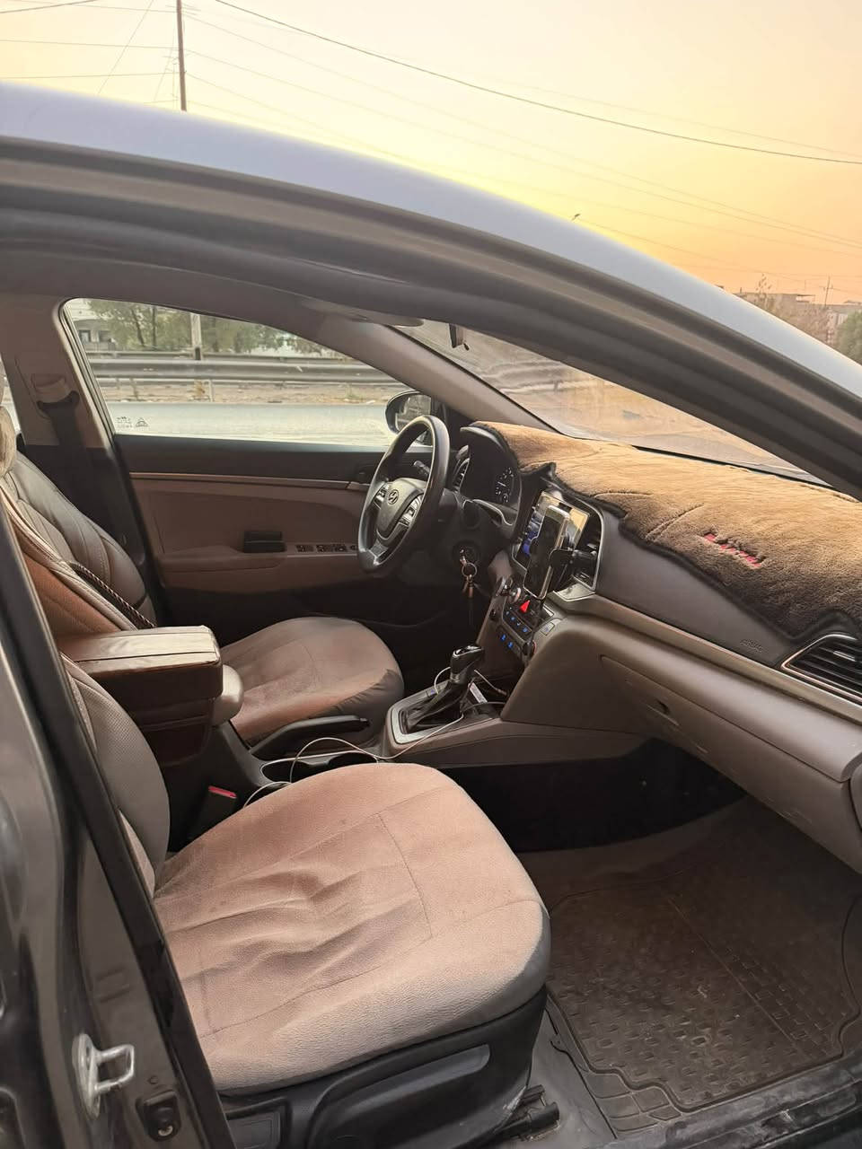 مواصفات:(مثبت سرعه ،ثلاث وضعيات قياده،تحكمات ستيرن ،شاشه جبيره )
حادثها خشم البنيد فقط بامريكا اماً بالعراق بيها ثلاث قطع رش.والسونار مذكور بالصور.

السعر 10000$
١٠٠ورقه 
مكاني بغداد الشهداء
للاستفسار:***********
