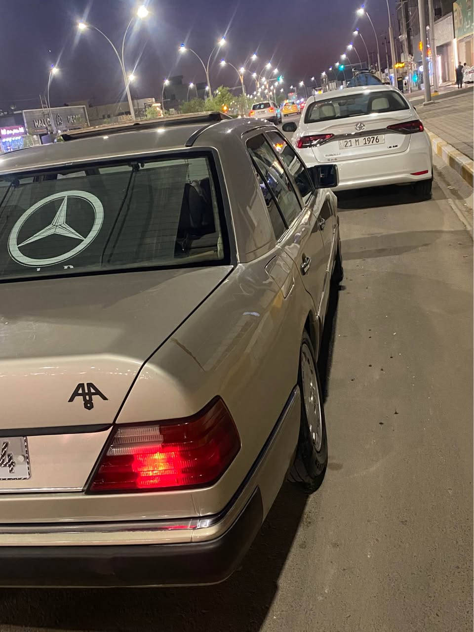 سلام 
مارسيدس دب بو فروشتن 87 كامل كراوه به 92 كير و مكينه ي بطه ي 3000 كير مكينه تبريد به شه ر تحويل و غراما به شه رت سياره كه زور پاكه داعم و ليدراوي نييه عامه بو جواني سعري 58 و مجال *********** كركوك, العراق
