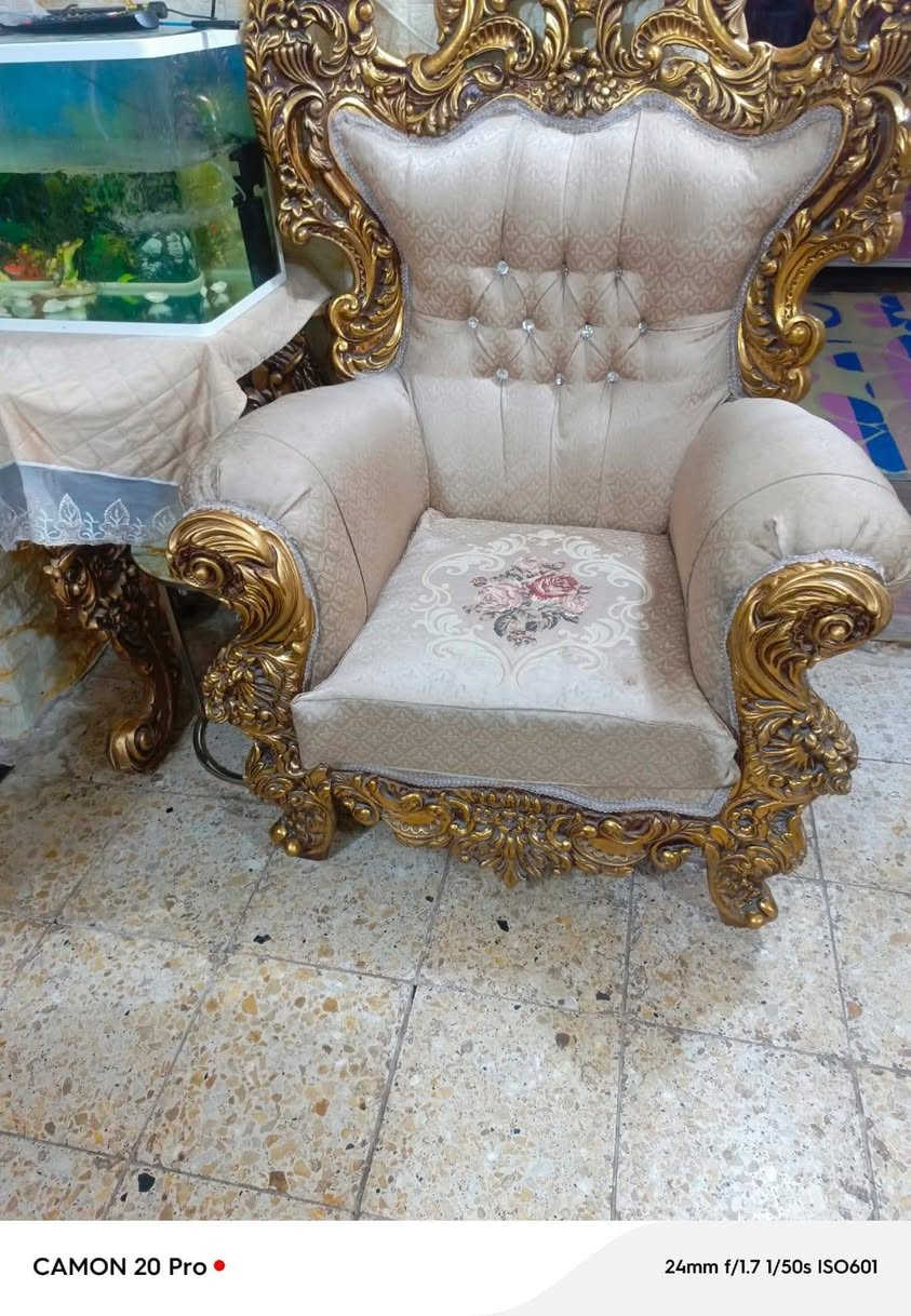 تخم ملكي نضيف 10 مقاعد
700 وبيه مجال للشراي يدلل مكاني مركز مدينة الصدر *********** واتساب فقط

