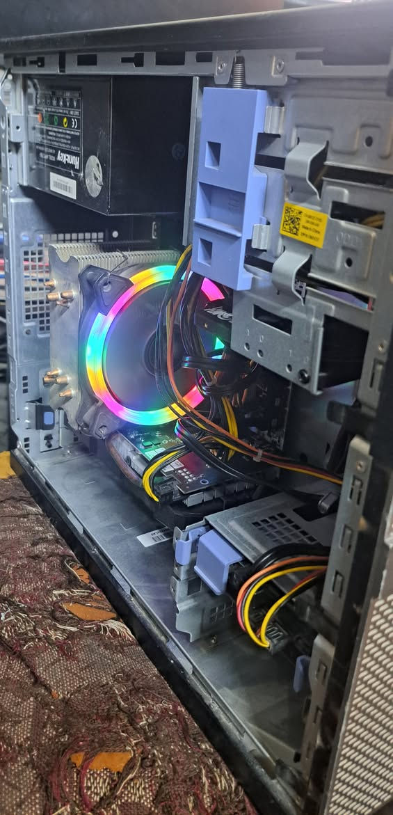 كيس تجميعه للمونتاج والالعاب بمعالج زيون

المعالج intel xeon e5 2666 v3

الفان ag 400

الرام 16 كيكا ddr4

المذربورد huananzhi x99-tf

الهاردات ssd 120 gb - hdd 1 tb

كرت الشاشة axle rx 580 8gb gddr5  

البور سبلاي huntkey  600 watt

كل القطع جديدة واصلية من الكرت و بور سبلاي

الكيس بي العاب قوية مثل سايبر بانك 2077

سعر الكيس 275 الف رقمي ***********

بغداد شارع الصناعه لايوجد توصيل
