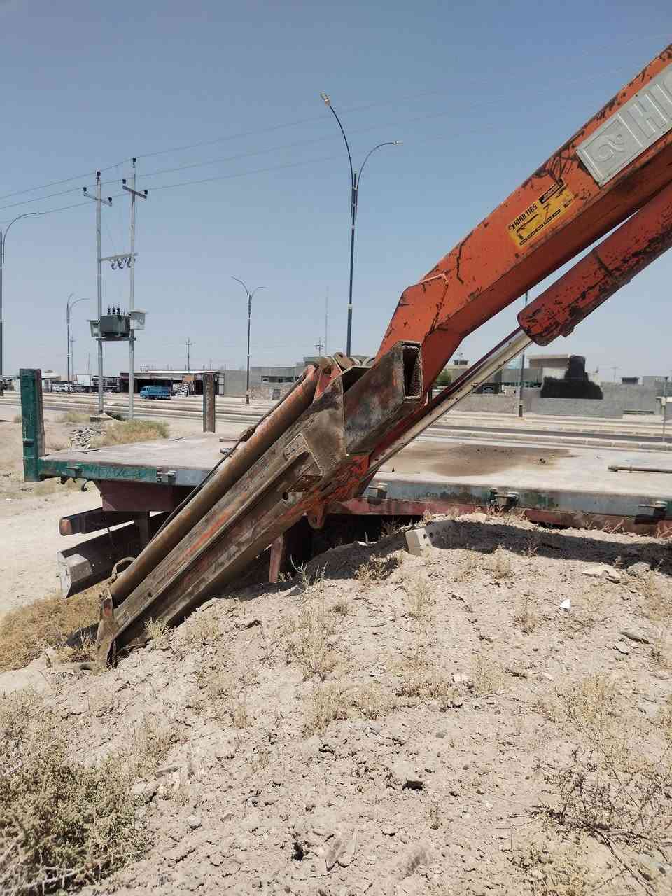 سلام عليكم
كرين كامل مع ملحقاته جاهز عل شغل +الصطحه وياه تانكي هايدروليك حركاته ممتازه
استفسار ***********
الحمل ٧ طن
