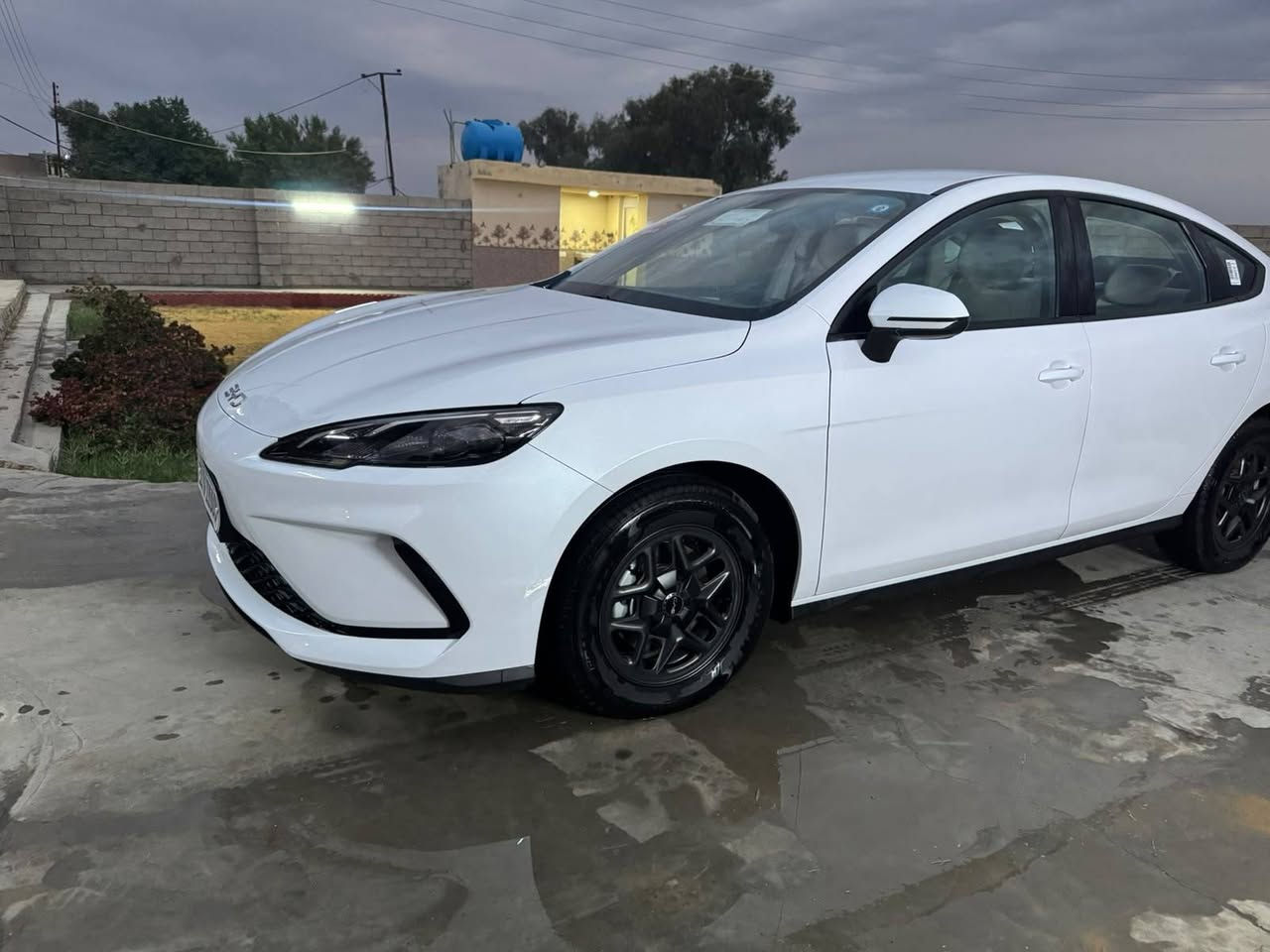 السلام عليكم 
مكلف بالنشر 
سيارة byd sel 5 
موديل ٢٥ بطارية ٥٥ كيلو 
السيارة ماشية تقريبا ألفين كيلو فقط 
مكفولة السيارة ، رقم بغداد وتحويل مباشر 
السعر  22 مليون و 300 وبيها مجال بسيط 
للإستفسار الاتصال بصاحب السيارة 
***********

مكان السيارة واسط ناحية الحفرية
