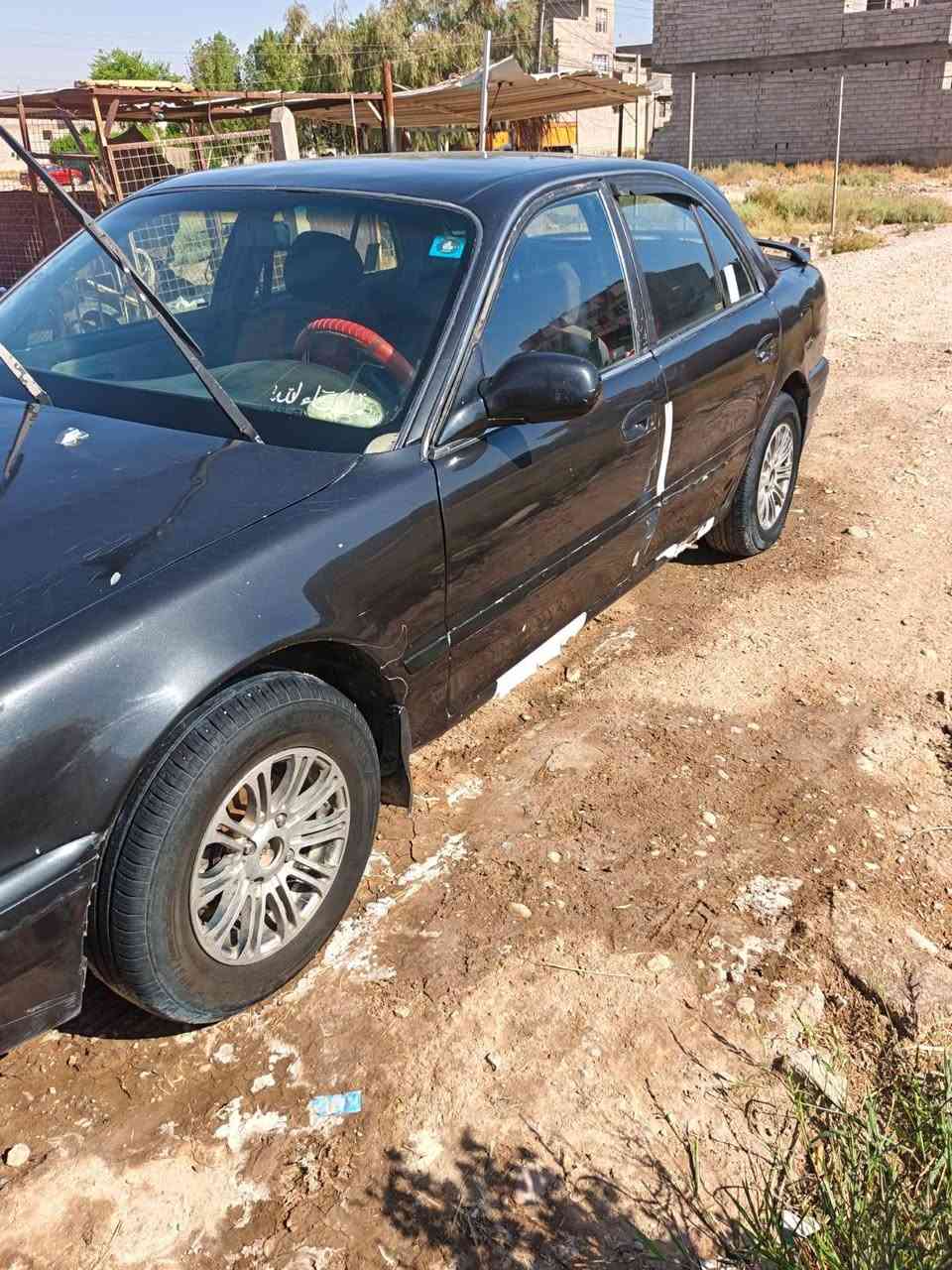 السلام عليكم 
سوناتا موديل 95
رقم بغداد محركها 1800 
سيارة خير من الله لا تنقيص لا تبخير گير اوتو  
كهربائيات شغالة تبريدها نقص غاز فقط صدر امامي خلفي كله نظيف 
بدون خياس سيارة مال جناي تاخذها ما تصرف عليها ربع عدى دهن وبانزين و الله يكفيك شر الشارع 
سعرها 38 بيها مجال بسيط 
للاستفسار ***********
عنوان السيارة ديالى الخالص ناحية هبهب بلاد, صلاح الدين
