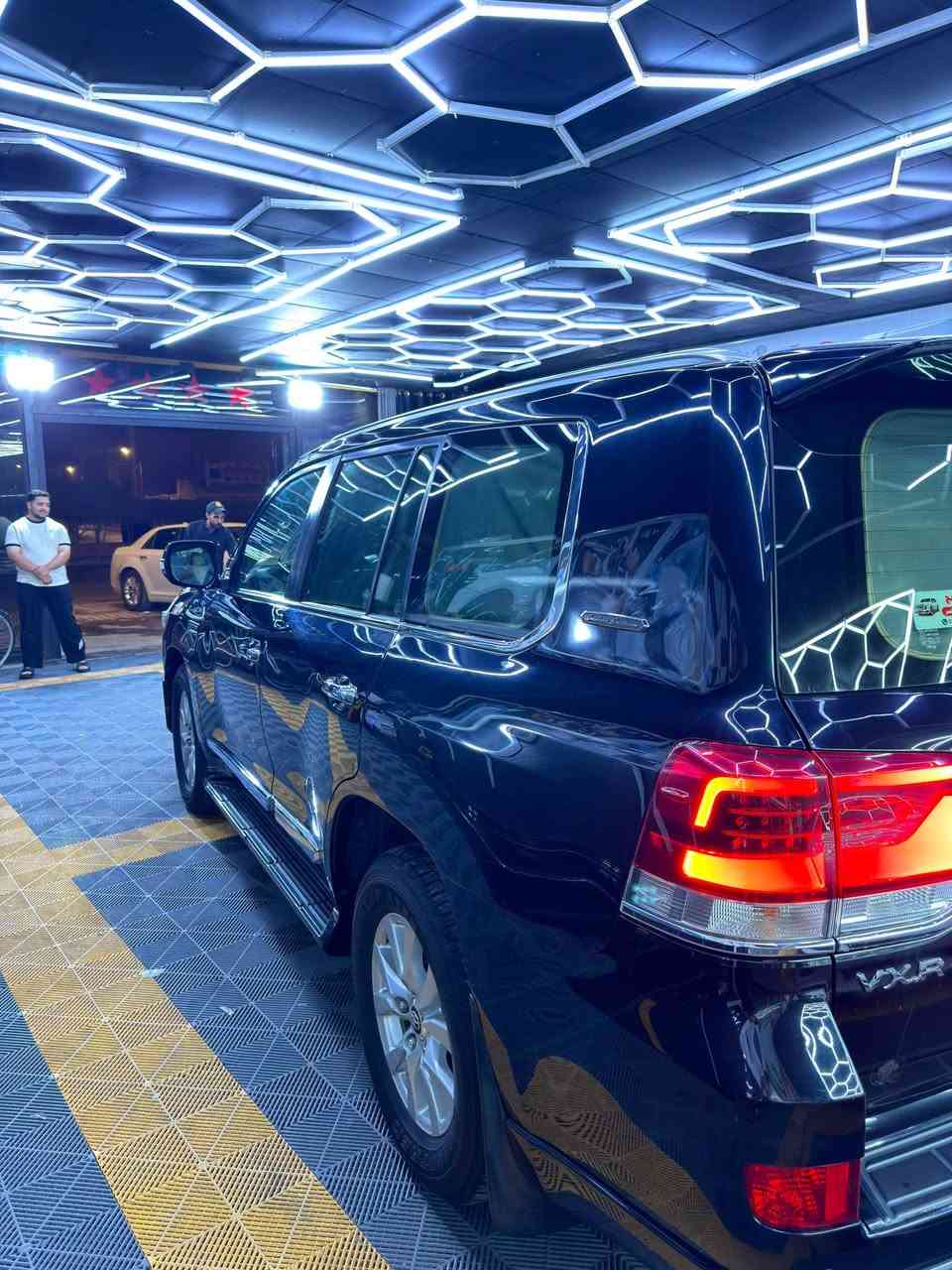 السلام عليكم 
لاندگروز موديل 2017 G-XR
خليجي مكفولة السيارة
عداد المسافات 129000 بلادي
تخم تاير دنلوب جديد
السيارة نظيفة وبأسمي
السعر المطلوب 475
لتواصل *********** البصرة, العراق

