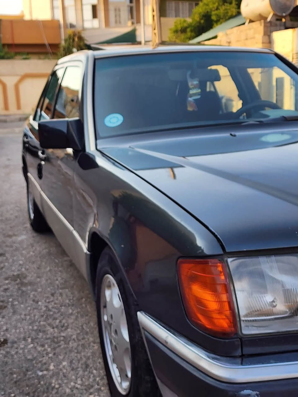 السلام عليكم مارسيدس w124
للبيع حجم ٢٣٠ اربعه سلندر كير شرط مكينه بدايه نفخ تبريد شغال السياره رقم نينوى حلوه السياره وكاعده 

مكان موصل  ***********
