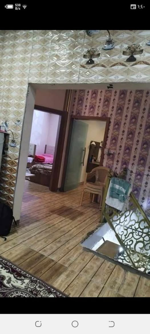 سلام عليكم بيت 100متر مربع طابقين للإيجار يحتوي الطابق الأول على غرفه منام واستقبال ومطبخ وصحيات والطابق الثاني يحتوي على غرفتين نوم ومطبخ وصحيات وبلكونه سعر الايجار 375الف وبي مجال بسيط الماء والكهرباء على صاحب الدار  الاستفسار ***********او*********** العنوان كركوك خمس وخمسين بل بدايه مقابيل دوميز
