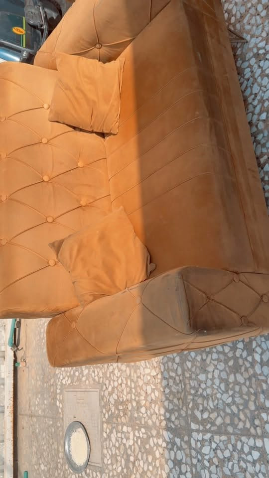 طقم ٣+٢ • تحتاج غسيل • سليمة