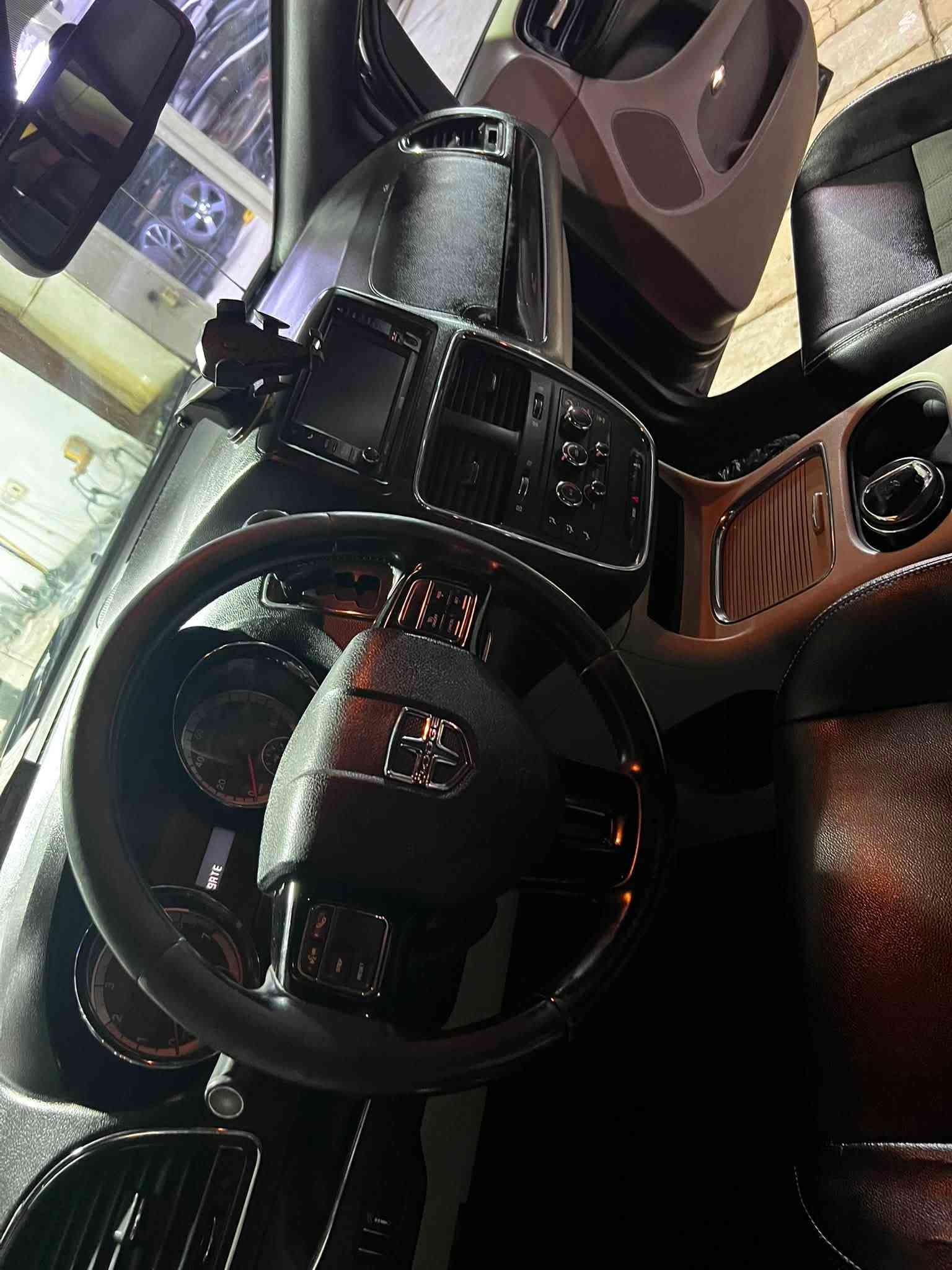 سلام عليكم دوج كرفان مديل 2019 فئه sxt
سياره بسمي سعر 165. رقم ***********
