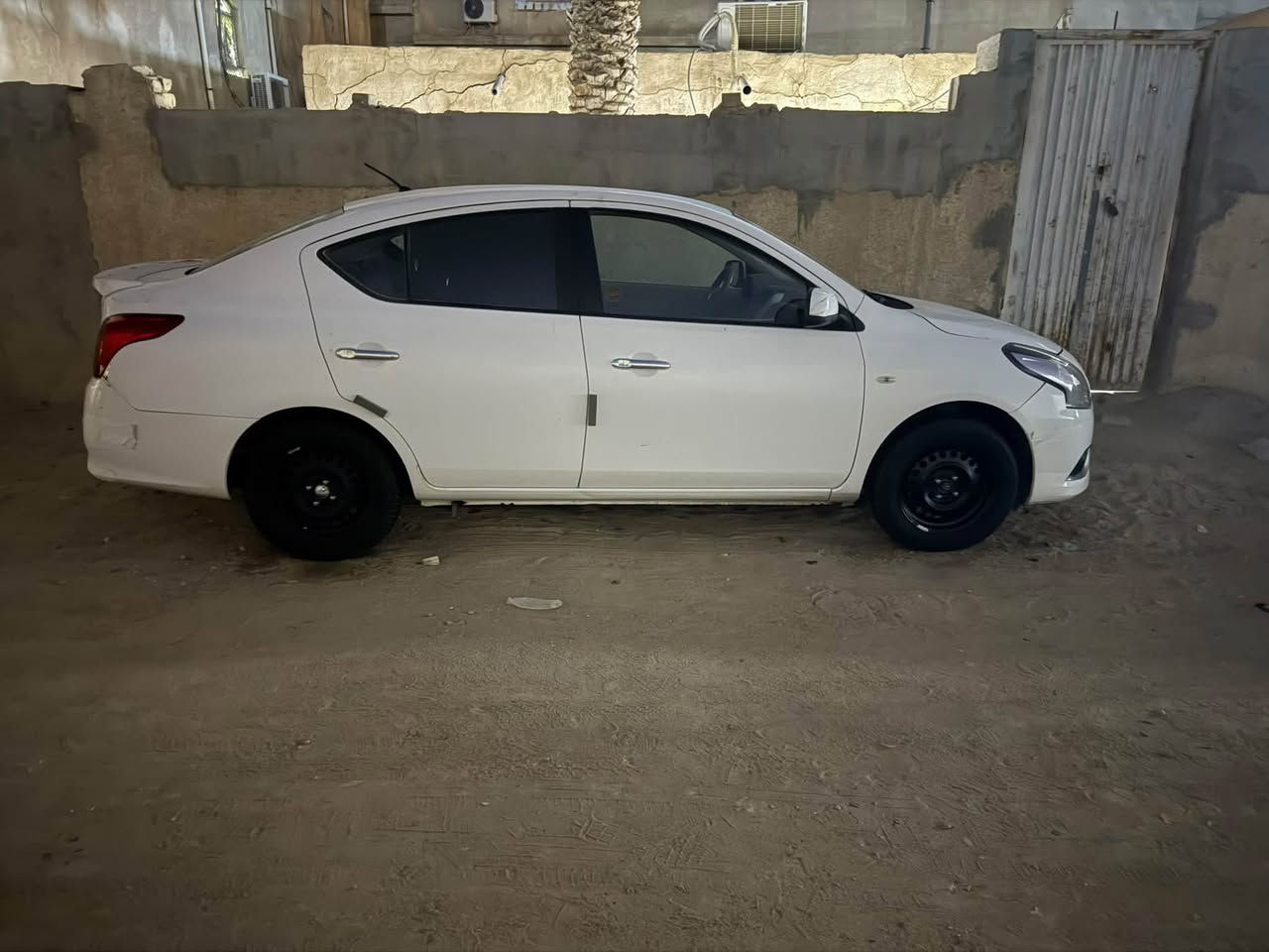 نيسان صني موديل 2020 بيه حالوب وبارد قليل بالجاملغ الخلفي السيارا هندي مكينه كير حداده تبريد كفاله سنويه منتهيه سعر 89 مجال قليل ***********
