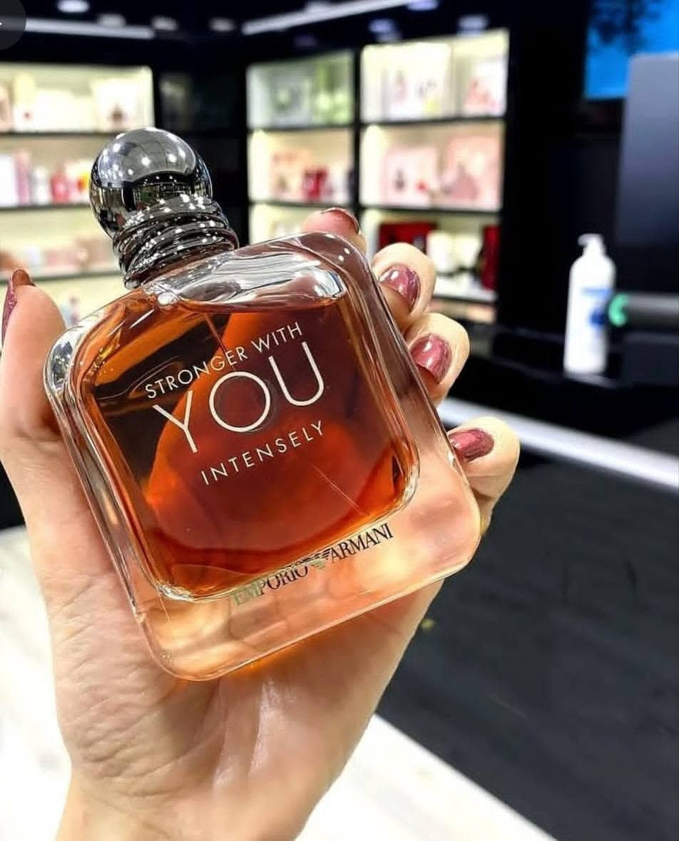 ***********

نص مكتوب في الصور:
- EYFEL EAU DE PARFUM رش رش واسخي ولا تخاف ما بيخلص للطلب يرجى مراسلتنا الان عطور اليمان سر اناقة تألقك Al-Yaman Perfumes
- EYFEL EAU DE PARFUM نالوت NALUT W-76 212 SEXY INSPIRED BY 212 SEXY ثبات مميز LONG LASTING فخامة تدوم طوال اليوم LUXURY THAT LASTS ALL DAY W-76 212 SEXY CAROLINA HERRERA