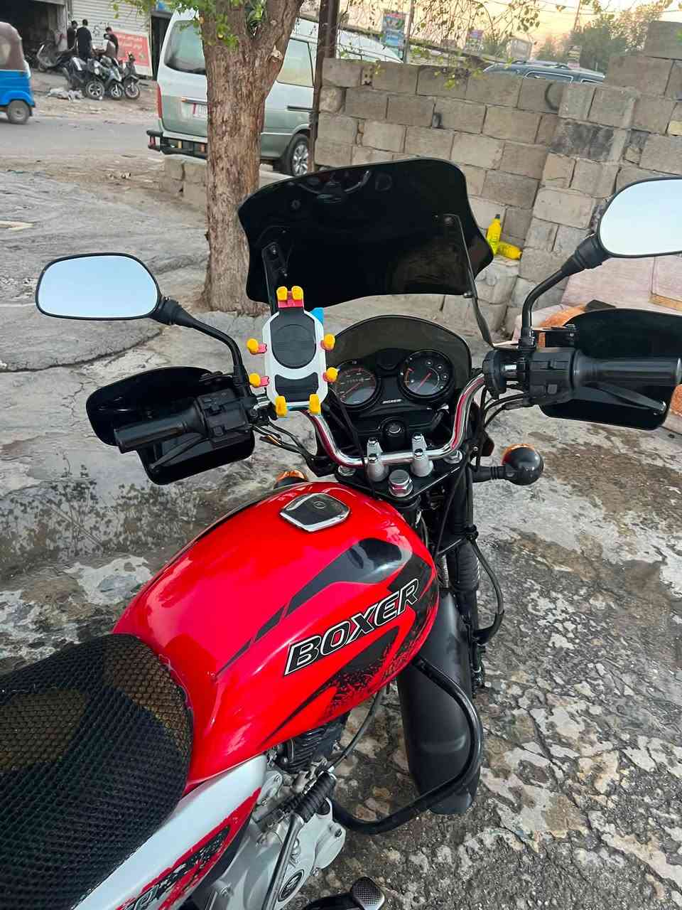 سلام عليكم دراجه بوكسر موديل 23رقم نكليزي تحوليل ثاني يوم دراجه جديده بعده مماشيه سعر 2400مكاني بغداد ***********
