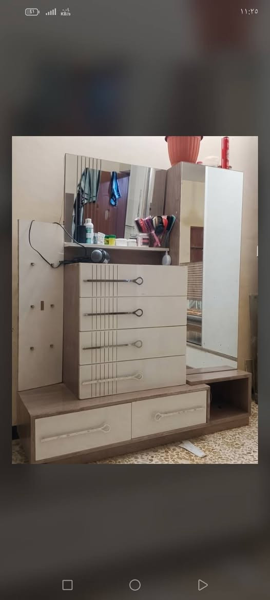 غرفة تركية للبيع سعرها 350 وبيها مجال تواصل عبر الواتساب فقط 7741004282
