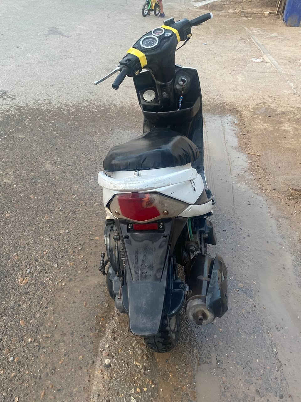سلام عليكم دراجه كامكو مكينه فراشه ١٤٠ دراجه جانت تشتغل فاجئه طفت ابيع كومت حديد ابيع فحم بدون اوراق  سعر ٢٥٠وبيه مجال قليل ***********
