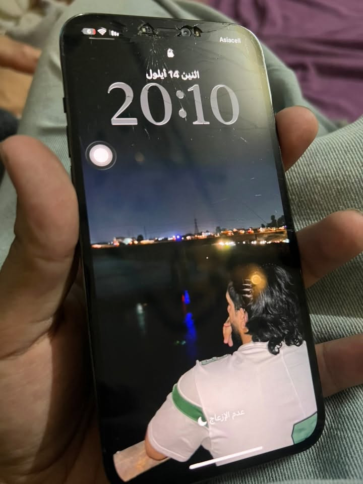 سلام عليكم 
12 pro max ذاكرة 256 بطارية 70 اصلية 
مامبدل ولا داخل تصليح كارتونتة موجودة وشاحنة 
بي فطر بالكلاسة فوك مثل ماواضح بالصورة لا متأثرة الشاشة ولا لون 
بغداد *********** 
للبيع او مراوس وانطي فرق
