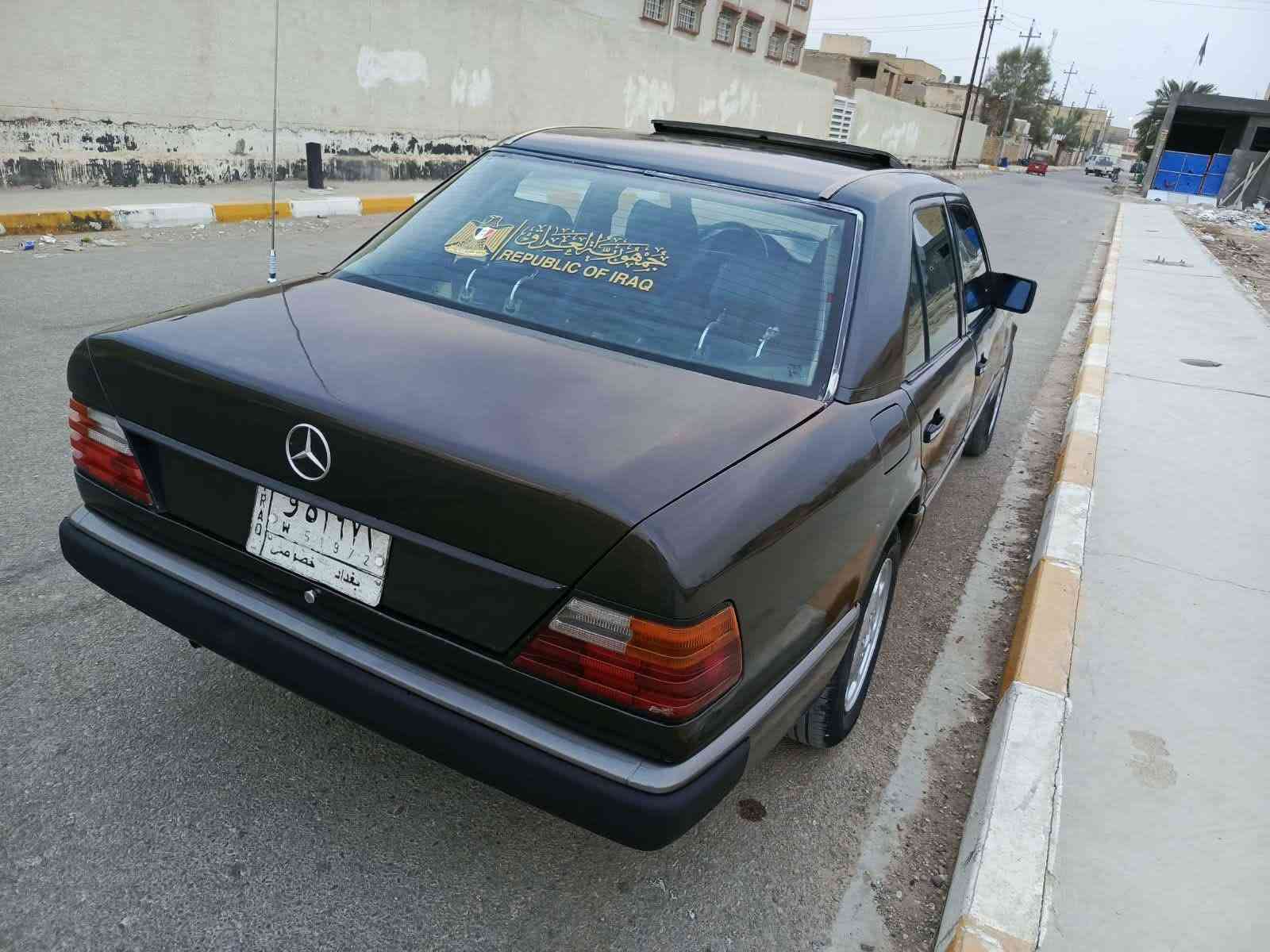 السلام عليكم مارسدس دب للبيع موديل 1988
رقم بغداد مشروع وطني سنويه 2028 
مكينه وكير بطه جديدة 3000 vvti 
حدادية أمامي وخلفي جديدة 
مصبوغه عام جمالية بدون حادث 
قواعد دبل والبرانكيت عالبلاد 
تبريد شغال وي السويج 
تخم تاير جديد 
كهربائيات كله شغاله 
سنتر لوك ريمونت 
اسلايت شغال 
لايت زنون 
تحويل مباشر 
السعر   54  بيه مجال للشراي 
***********
***********
