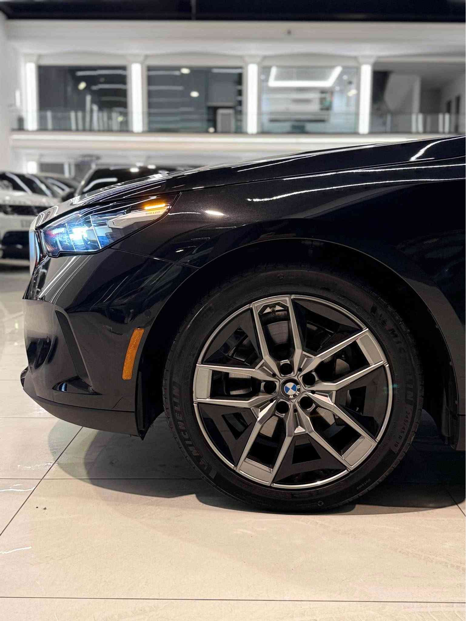 BMW 530i 2026 Exprence Full Clean title Titanium Edition Face Lift

بي ام دبليو BMW 530i اكسبرنس تايتانيوم ايديشن
موديل /2026   الشكل الجديد كليا
العداد / ماشية 25 الف فقط
اللون /اسود ميتاليك ، تيتانيوم اديشن، ديزاينو ، 
 السيارةفول الفول، مواصفات كاملة للاخير, اربع ابواب بصمة و صندوق كهربائي و فتح واغلاق ذاتي للسيارة و الصندوق عند الاقتراب ، فتحة سقف ، لايتات و دايناميك، شاشة و ٥ كاميراو حساسات امامية خلفية ٣٦٠ درجة ، رادار امامي وخلفي و جانبي و مانع اصطدام توقف ذاتي ، رادار کبیر اداپتیف نظام القيادة الذاتية ACC، نظام منع الخروج عن المسار LKA
نظام النقطة العمياء BSA , عداد سرعة الكتروني ، شاحن موبايل لاسلكي ، بريك بصمة و اوتو هولد ، سماعات هارمان كاردون ، كشنات امامية كهرباء و ميموري جهتين ، سكان كهربائي وهزاز عند الخطوط، تحكم صوت السيارة بالاشارة ، 
دواخل ليد تتغير عدة الوان حسب الرغبة ٧ مود 
السيارة جديدة بمعنى الكلمة زيرو ، بدون اي نقص ، سيرڤس كامل بدون اي خلل 
وارد امريكي كلين تايتل بشرط الفحص والباقي مكفولة من الصبغ والبارد و الرصعات و كلشي جدا جديدة السيارة
موبايل / *********** أربيل, العراق
