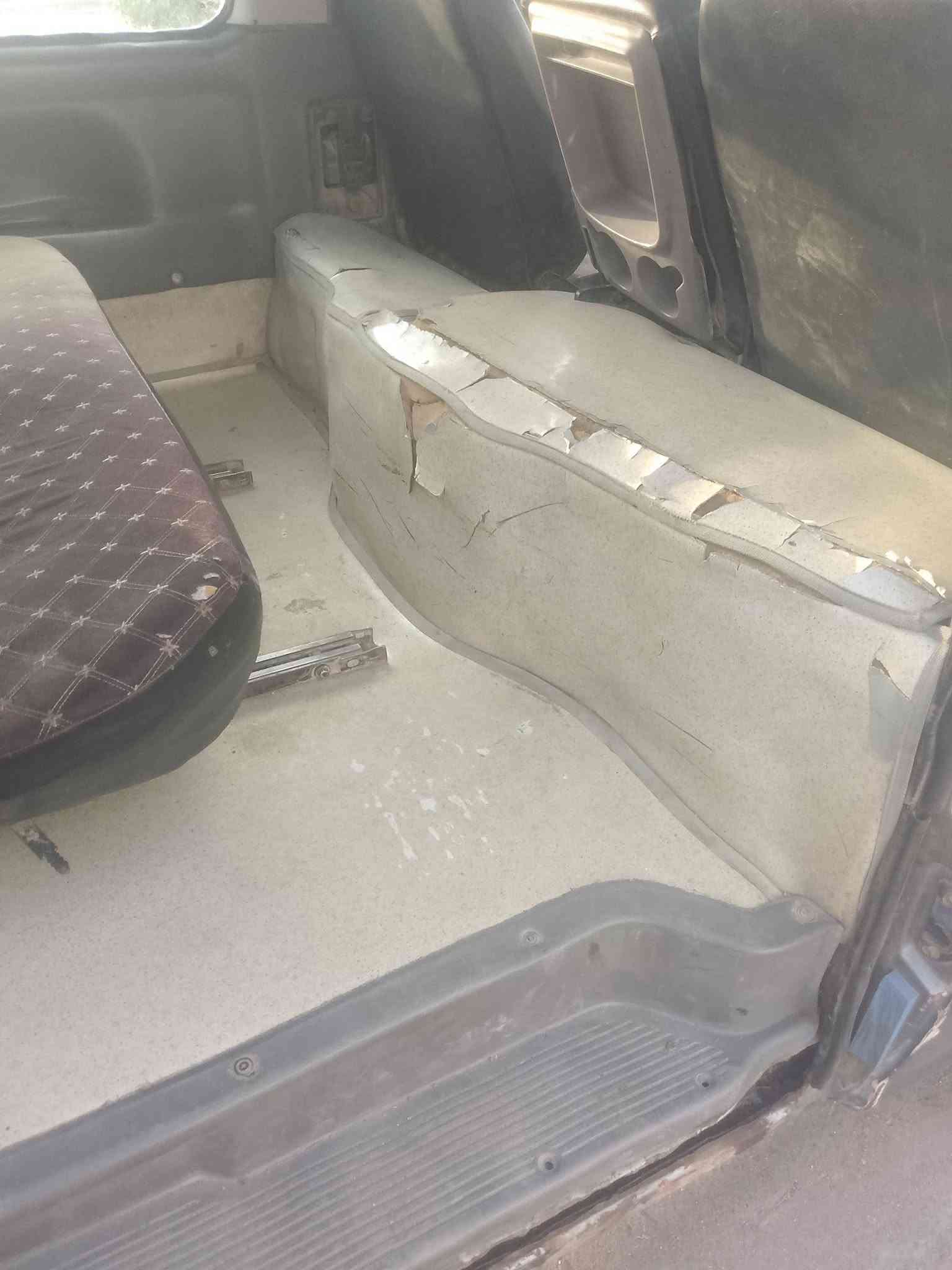 السلام عليكم. بريجو مديل 96 محرك كير اكسل خير من الله معمره حزام بيها معجون الشاصي اليمين بي تصليح فول مصفره هيئه وغرامات. تحويل مباشر. تحويل ثاني يوم السعر 48بيها مجال. اتصال***********
