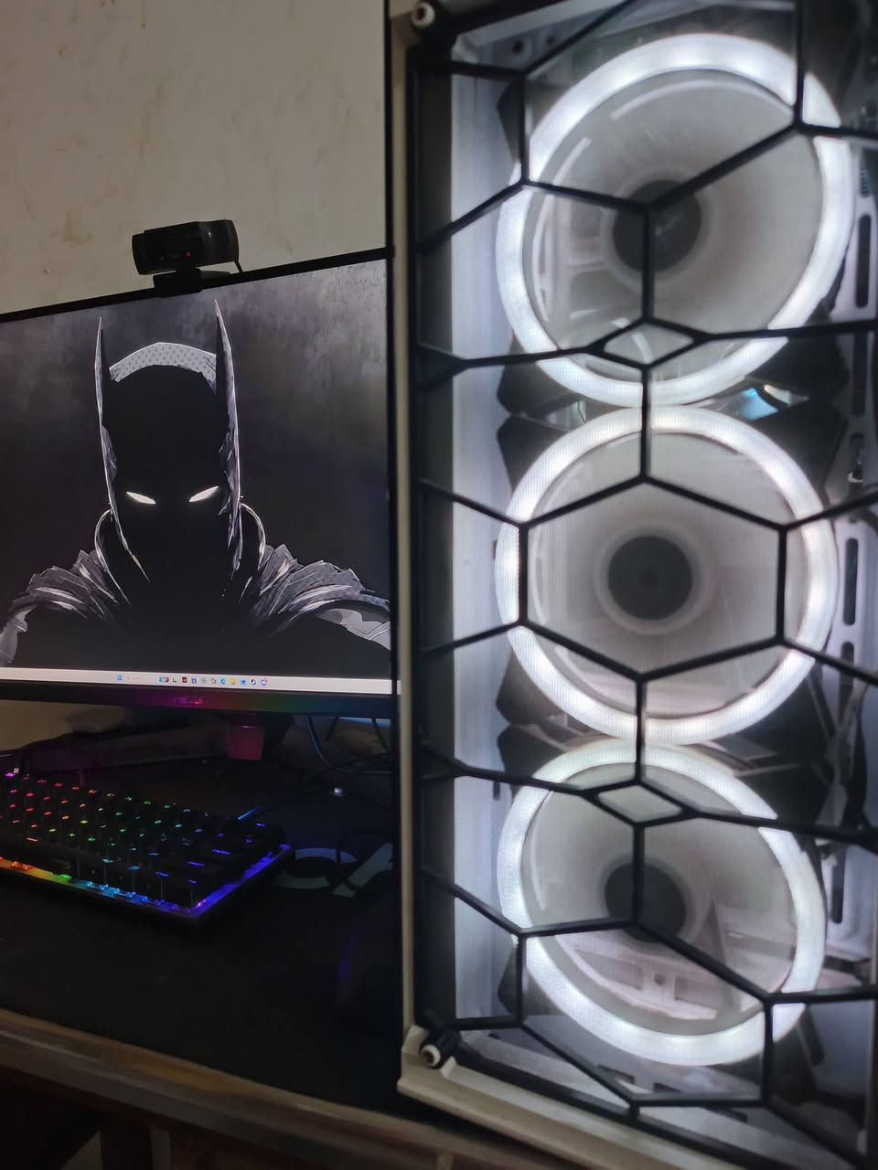 سلام عليكم كيس للبيع
مواصفات البي سي 💪 
‏
‏  GPU: RTX 3060 TI 8gb GIGABYTE
‏
‏CPU: i7-10700
‏
‏Motherboard : ASUS PRIM H510M-A
‏
‏RAM :16 GB  3600 MHz
‏
‏SSD :- M.2 (1T)
‏
‏Power supply:   700w

السعر مليون و ١٠٠ الف 
‏
‏
‏المكان بغداد/الشعب
‏متوفر واتساب 
‏***********
‏
