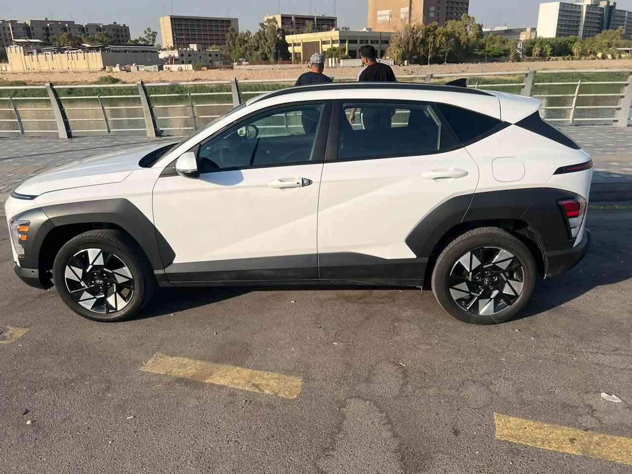 السلام عليكم
كونا ٢٠٢٥ نص فول

بدون صبغ فقط في بدايت التكمه كد شبر 

السياره كل نقص ما بيه 

ماشيه ١٢ الف 

بغداد بسمي 

السعر ١٦٠ وبها مجال بصيط

مكان بغداد 

***********
