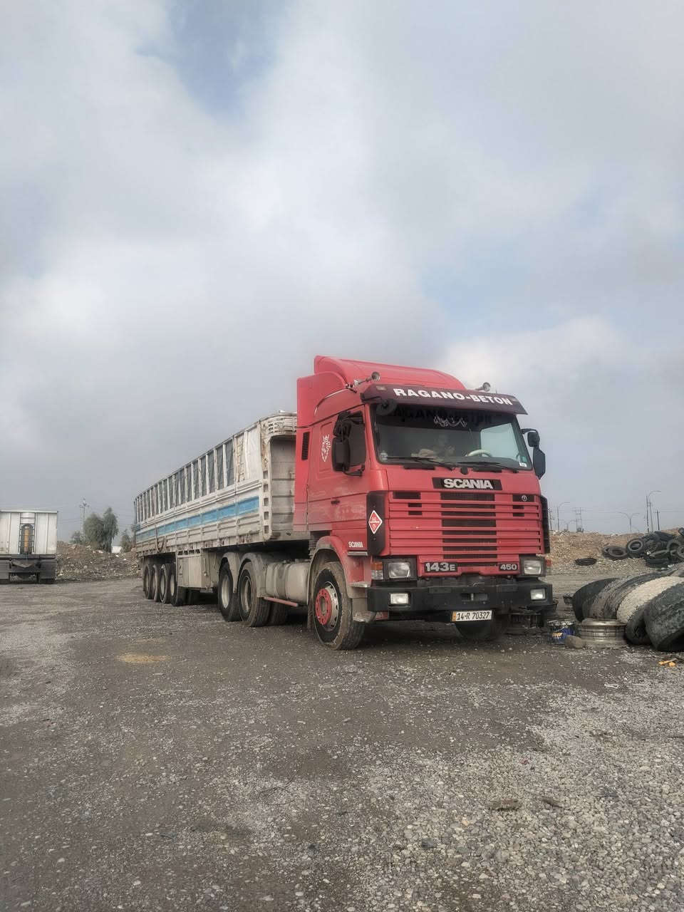 للبيع عربانه جوبليس طول13.60 دناكير14 تخم تاير بنصات جديد كنديسات جديد عربانه جاهزه للشغل مكان موصل السعر95وبيها مجال للستفسار***********

