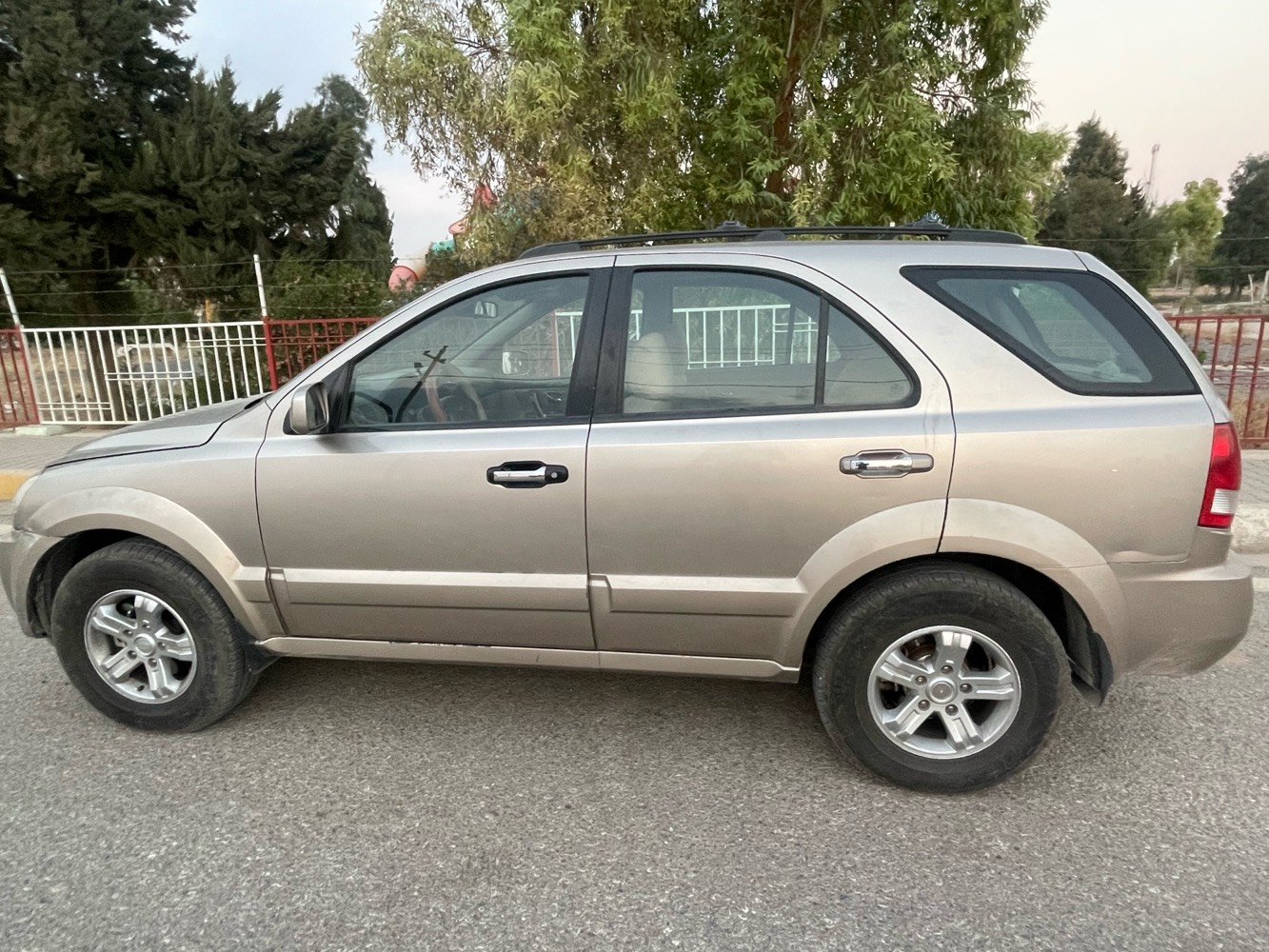 � بۆ فرۆشتن – KIA SORENTO 2006

🔹 مۆدێل: 2006
🔹 مەکینە: 3.5 V6 – 6 سلندر
🔹 گیربۆکس: ئۆتۆماتیک
🔹 سیستەمی جوڵان: 4×4
🔹 ڕەنگ: /خۆڵەمێشی
🔹 نەقسی نییە
🔹 سەیارەکە پاک و جوان و ڕێکە
🔹 ناوەوە پاک و پارێزراوە
🔹 هەمو گیانی بەشەرت دەفتەر بەنزینی هەیە   👌🔥 🔹سەیارەکە کلینە تەنها یەک بست ساردی هەیە فقط
💰 نرخی: [83 مجال]
📍 شوێن: کەرکووک
📞 ژمارەی پەیوەندی: [***********]